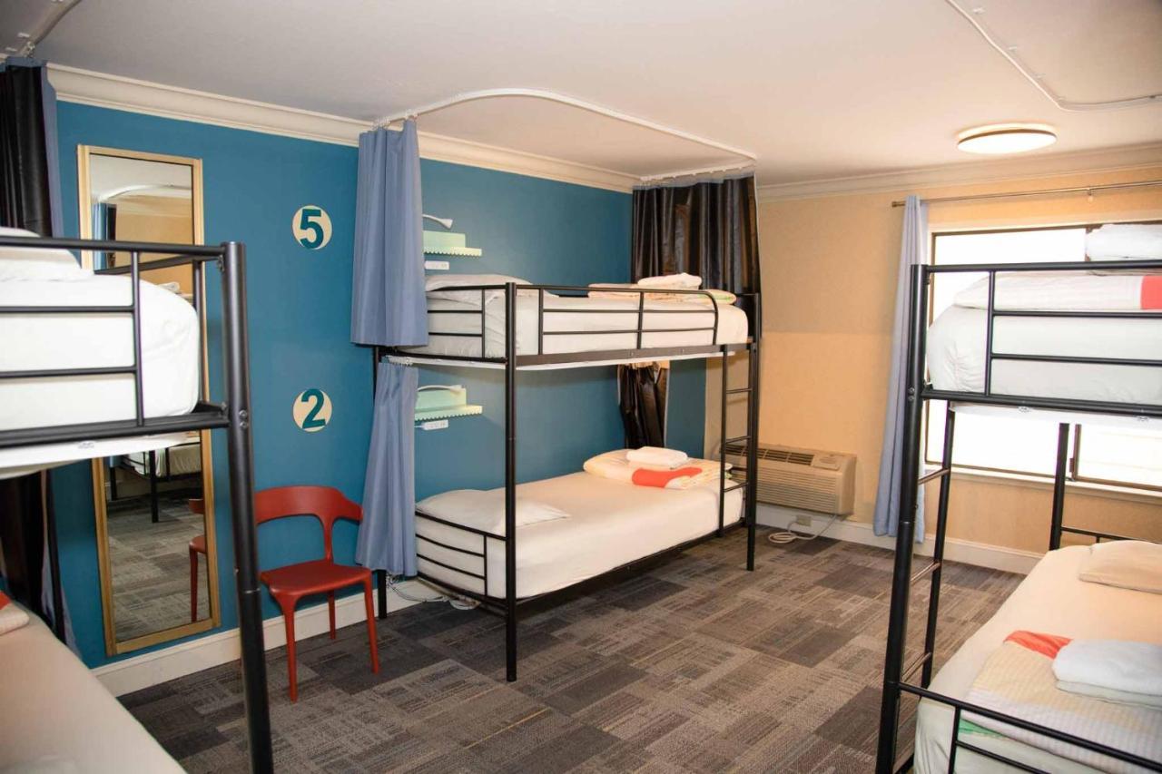 Bed 6-Bed Dormitory Room