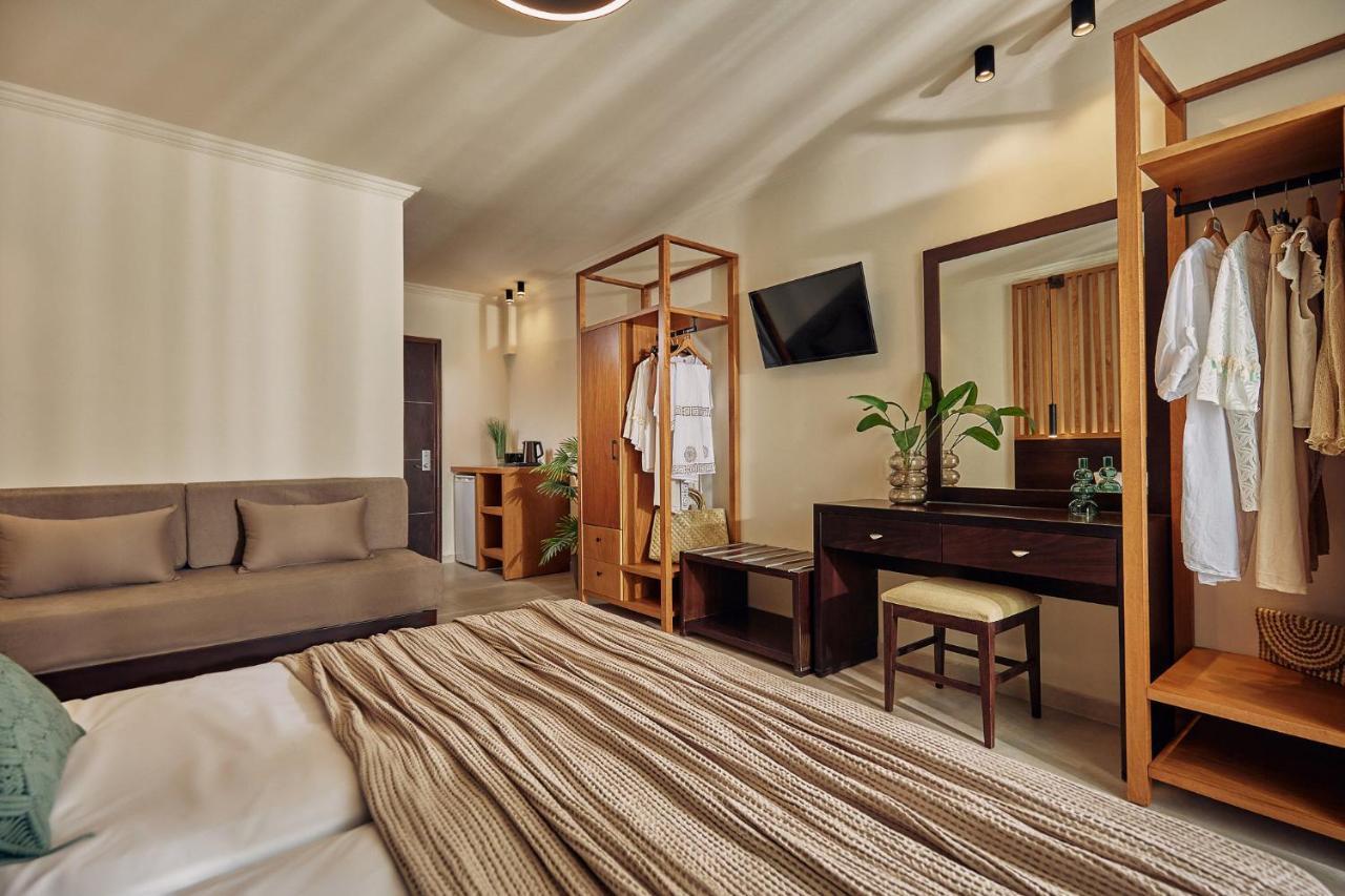 Deluxe Double or Twin Room Pool Access