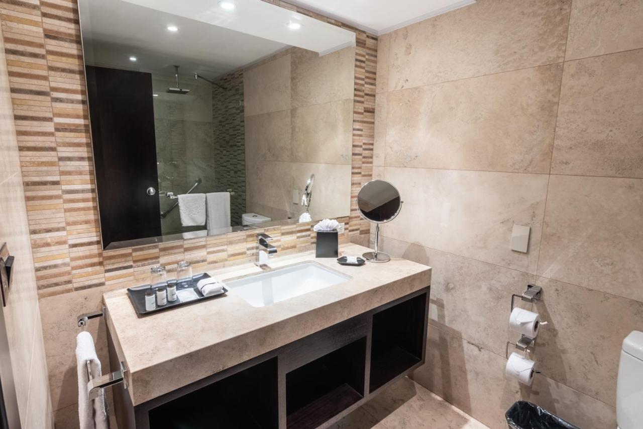 Superior King Room - High Floor/Club Access