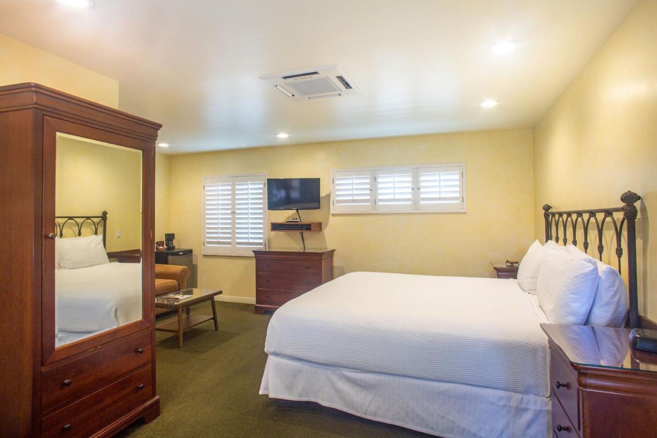Deluxe King Room,1424231349:JPEG