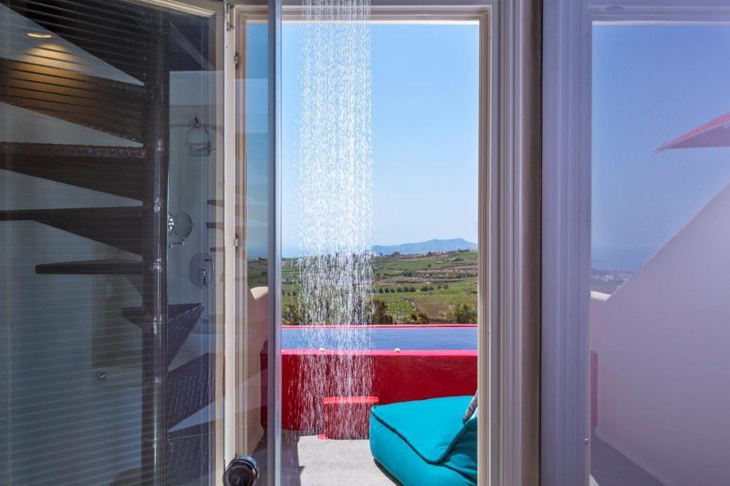 Deluxe Pool Suite
