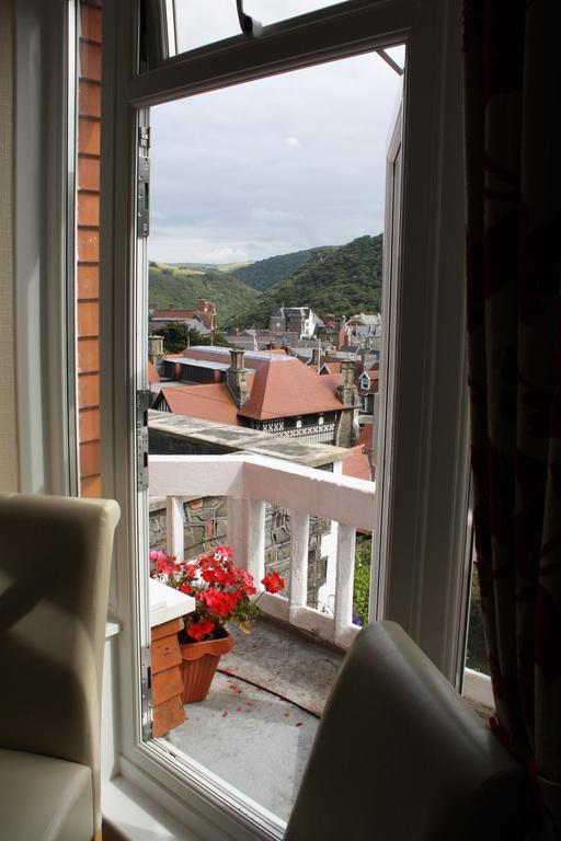 Zimmer mit Kingsize-Bett und Aussicht