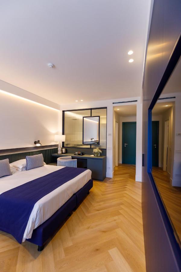 Deluxe Double or Twin Room Balcony,1429100317:JPEG