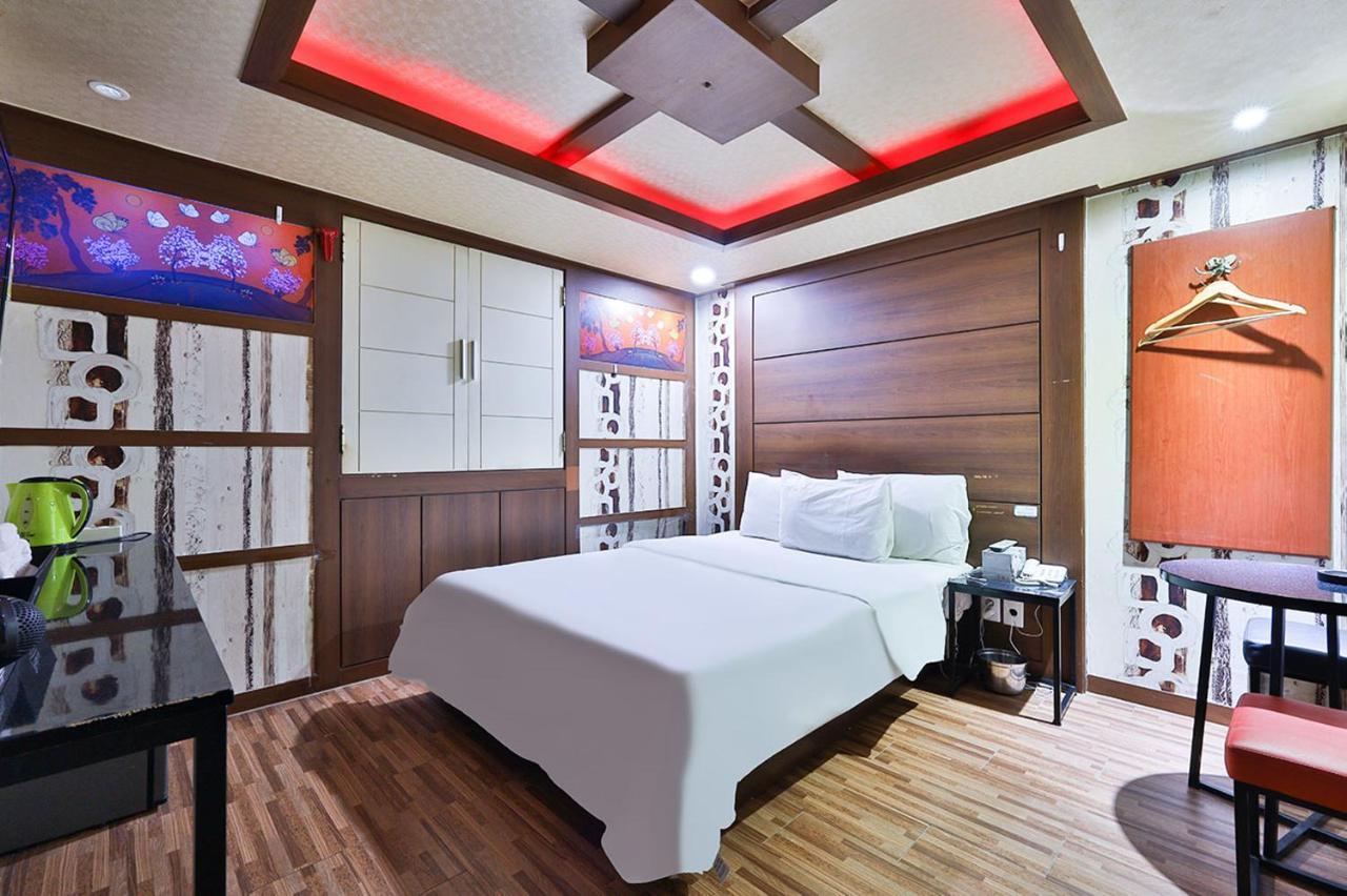Standard Queen Room No Allowed