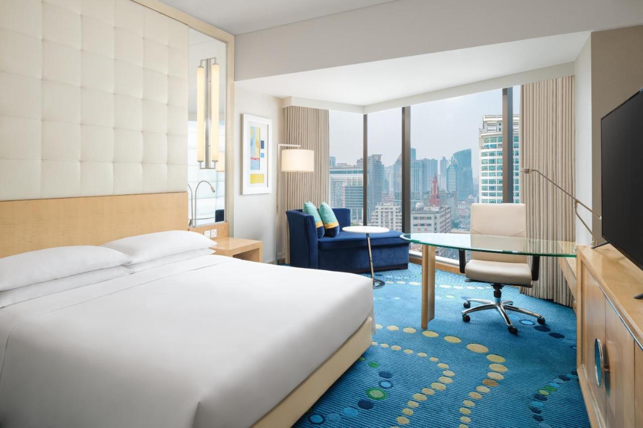 Club King Room