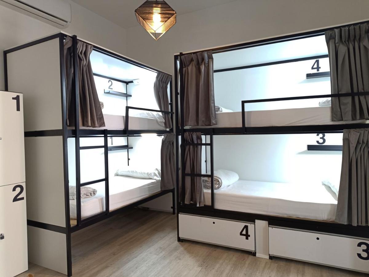 Cama em Dormitório Misto com 12 Camas e Casa de Banho Privativa