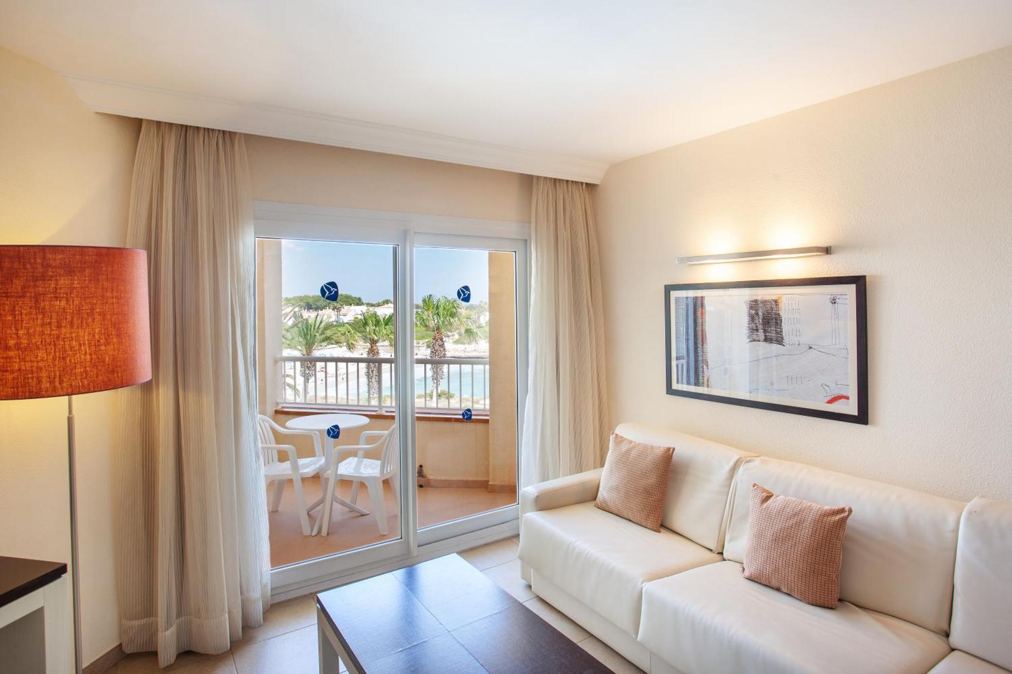 One-Bedroom Apartment Partial Sea View