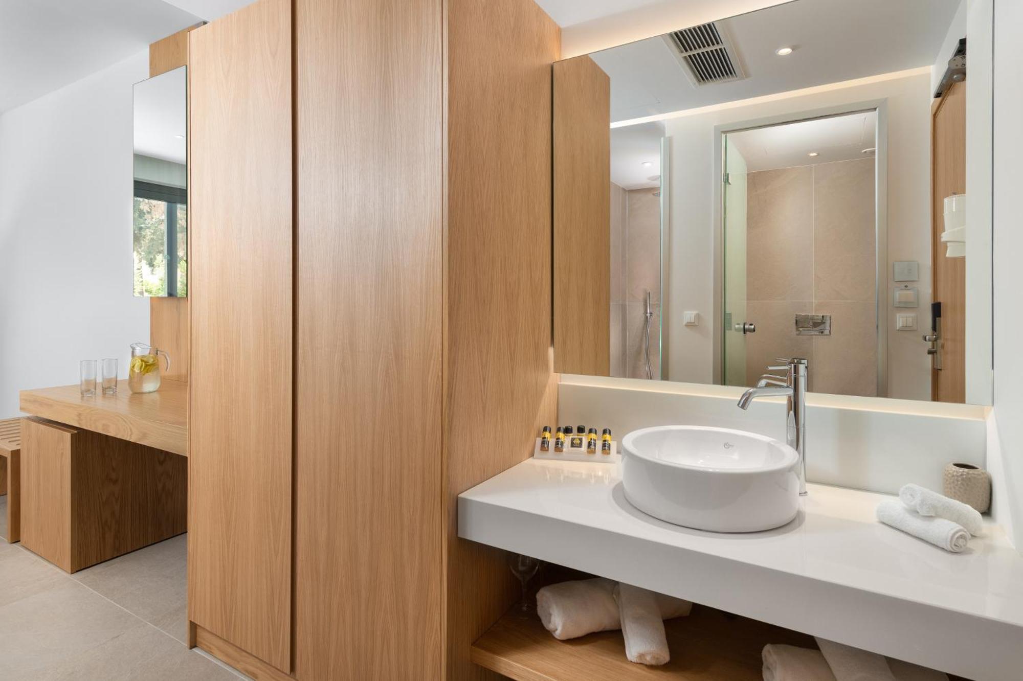 Deluxe Double or Twin Room with Sea View