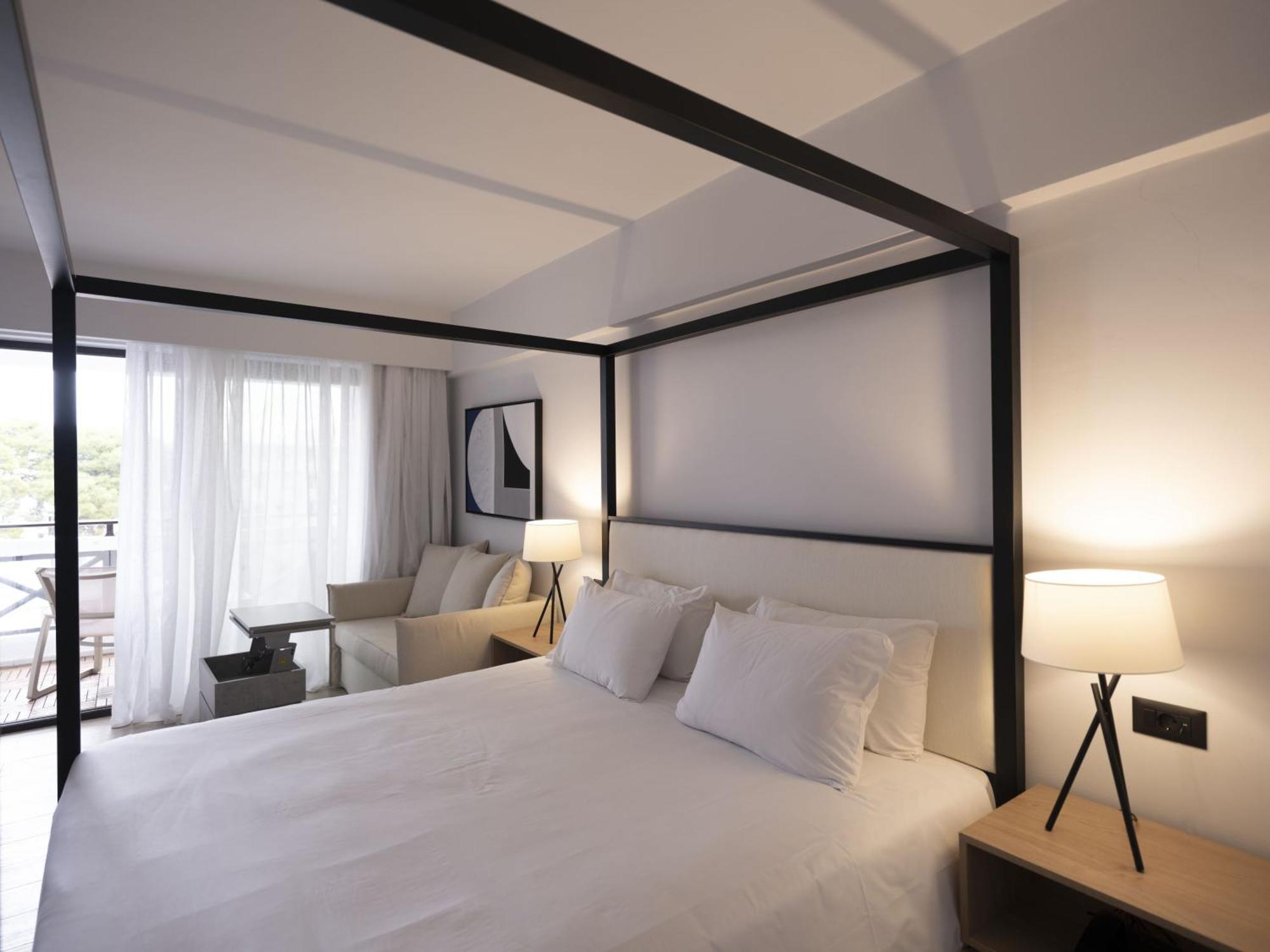 Double or Twin Room Side Sea View