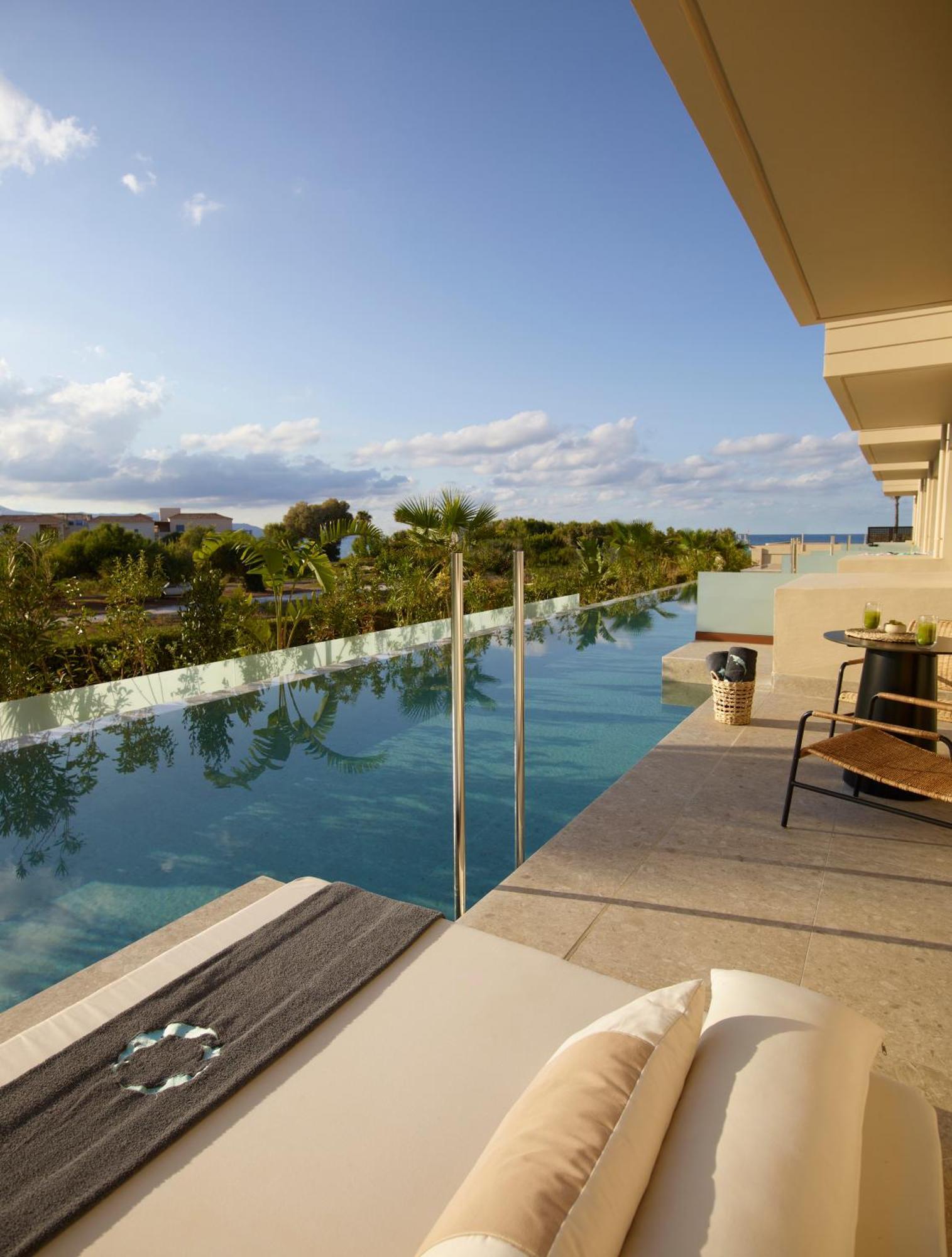 One-Bedroom Suite Swim-up