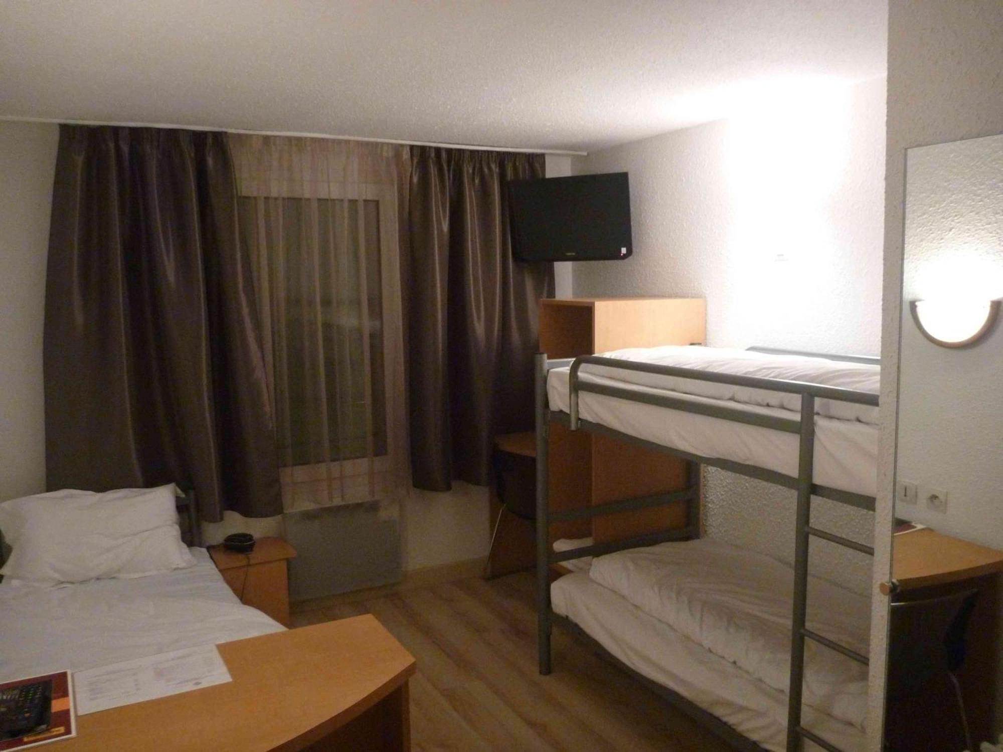 Driepersoonskamer met 1 Eenpersoonsbed en 2 Slaapplaatsen in een Stapelbed
