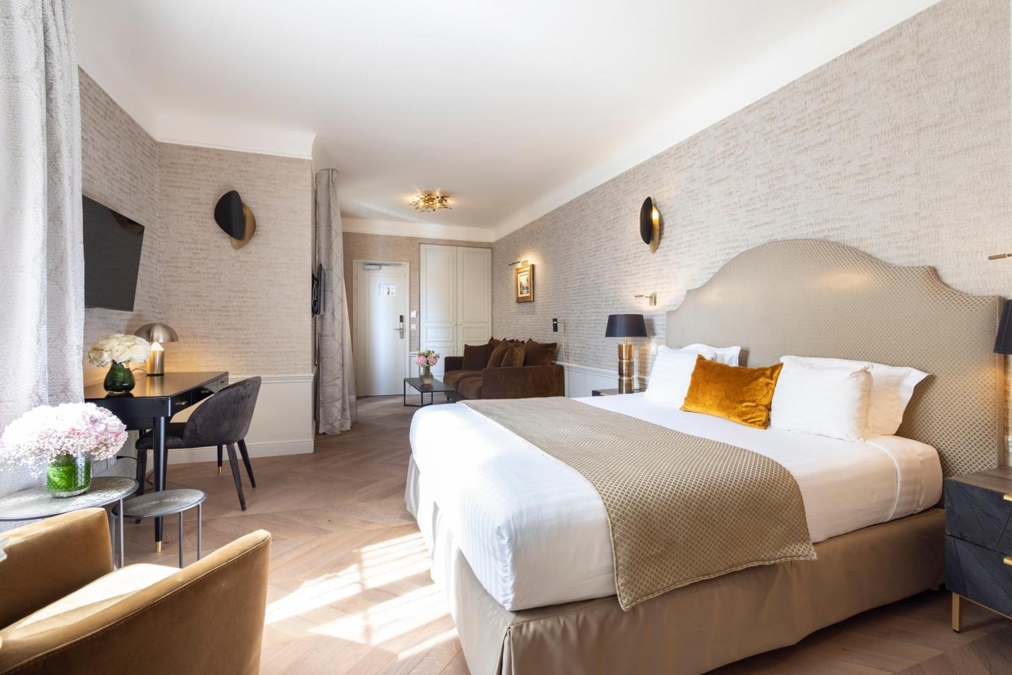Deluxe Suite
