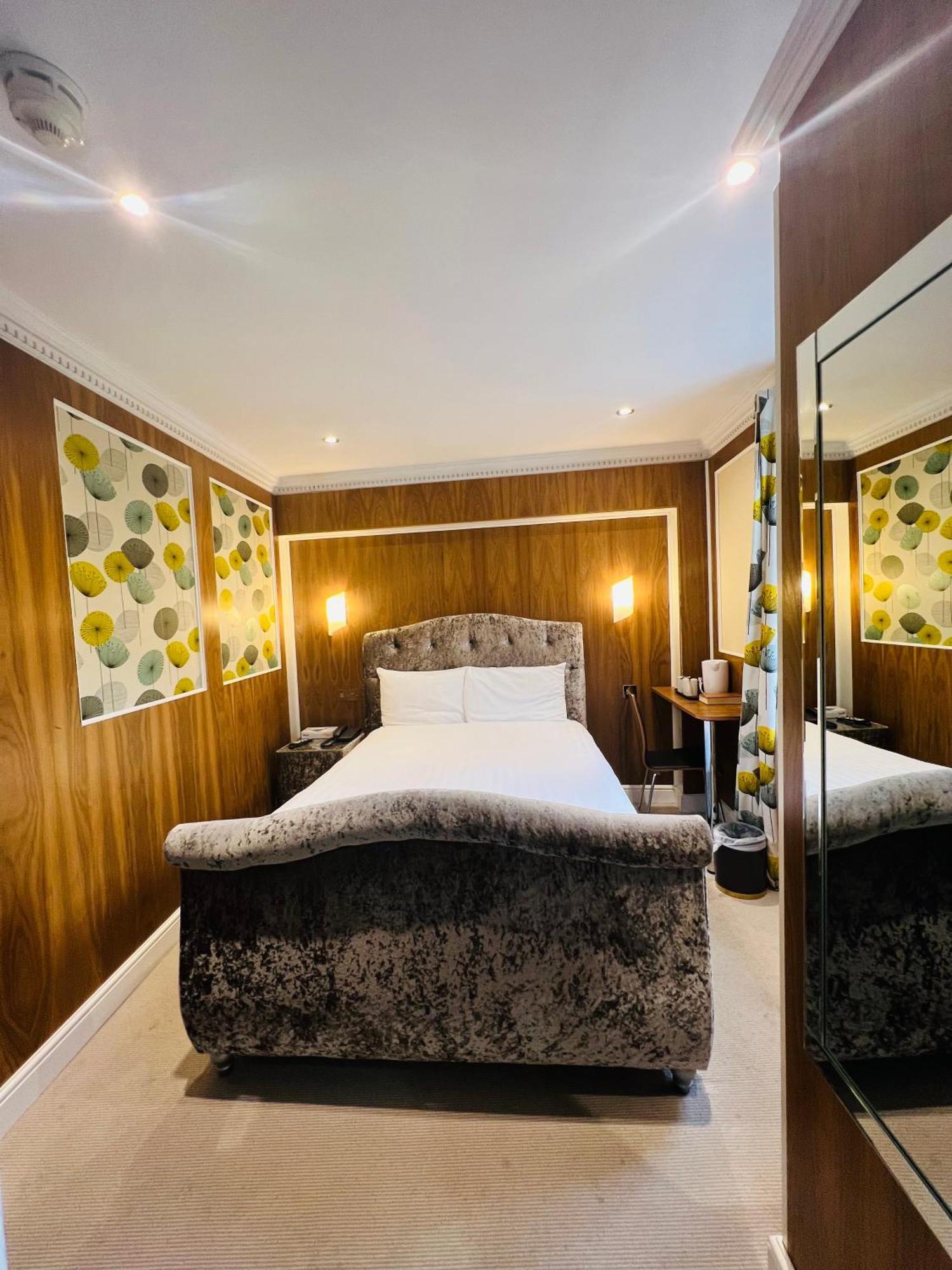 Double Room Private Bathroom