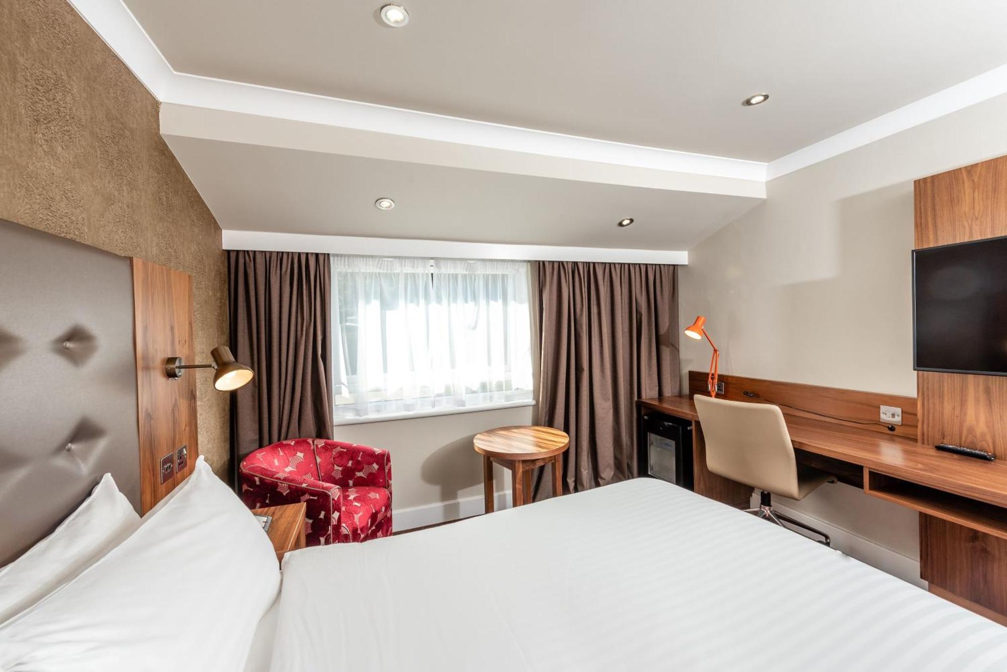 Standard Queen Room