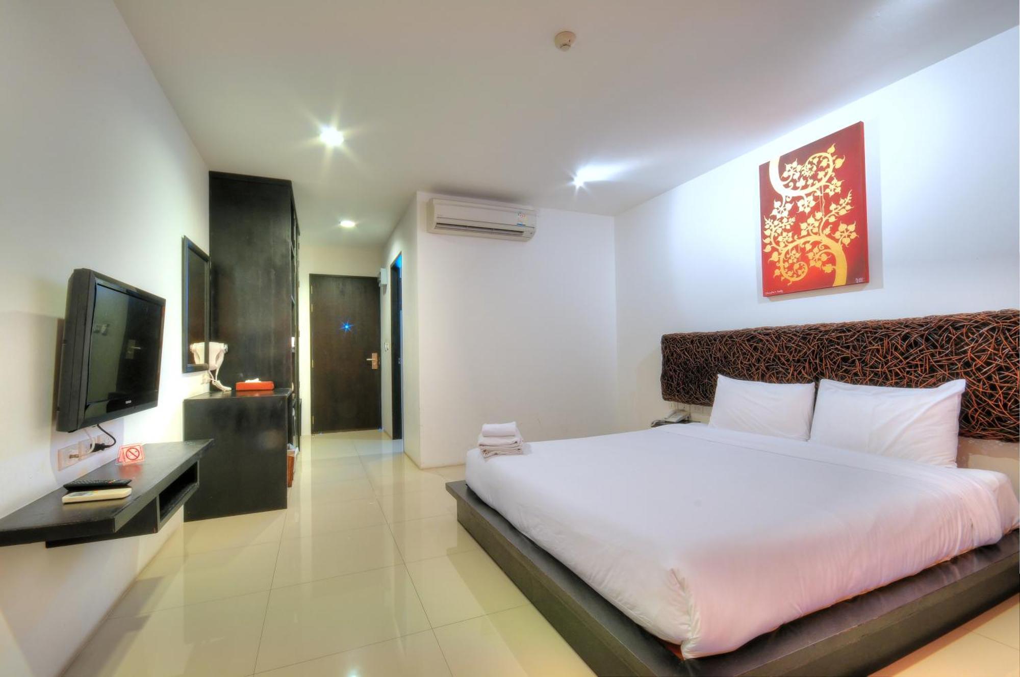 Deluxe Double or Twin Room Pool View