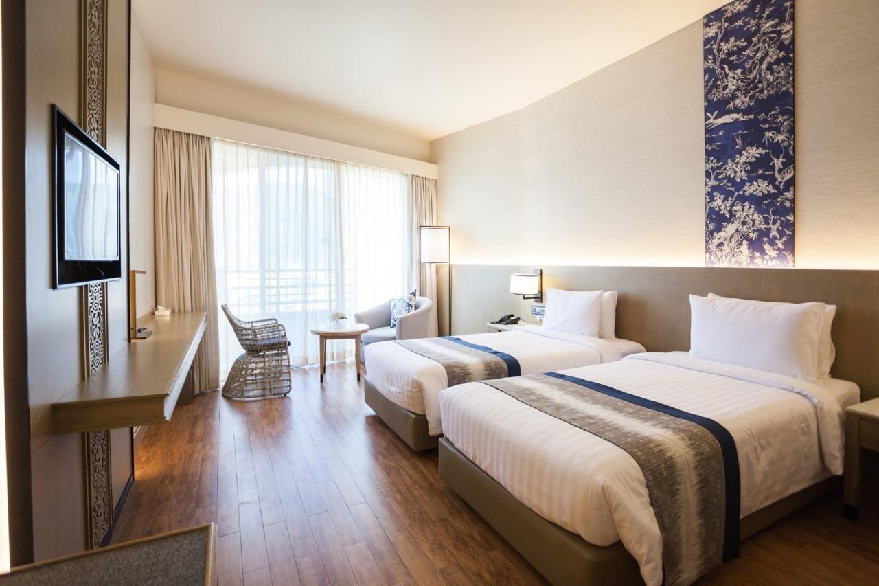Deluxe Partial Sea View