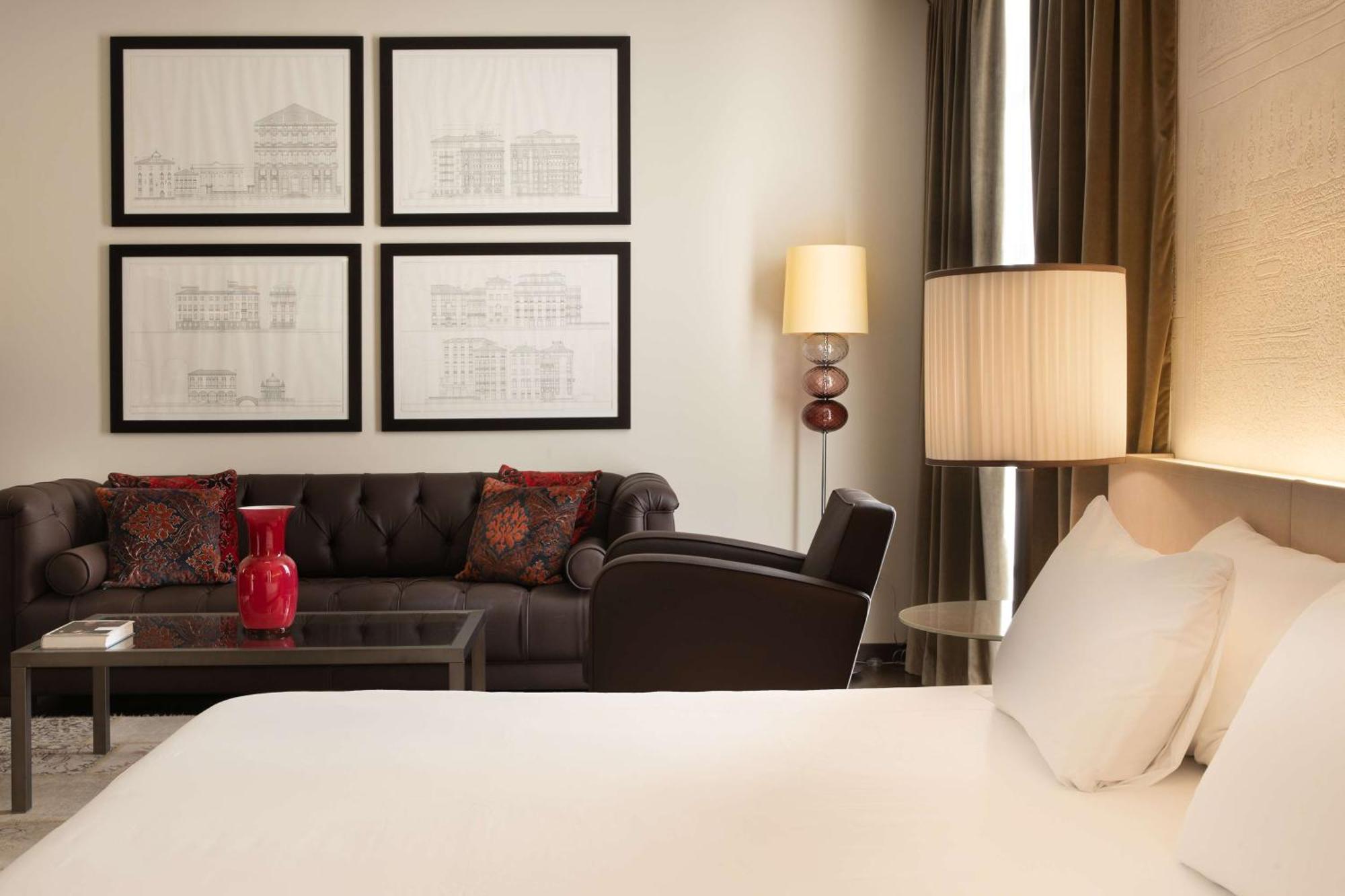 Junior King Suite Canal View