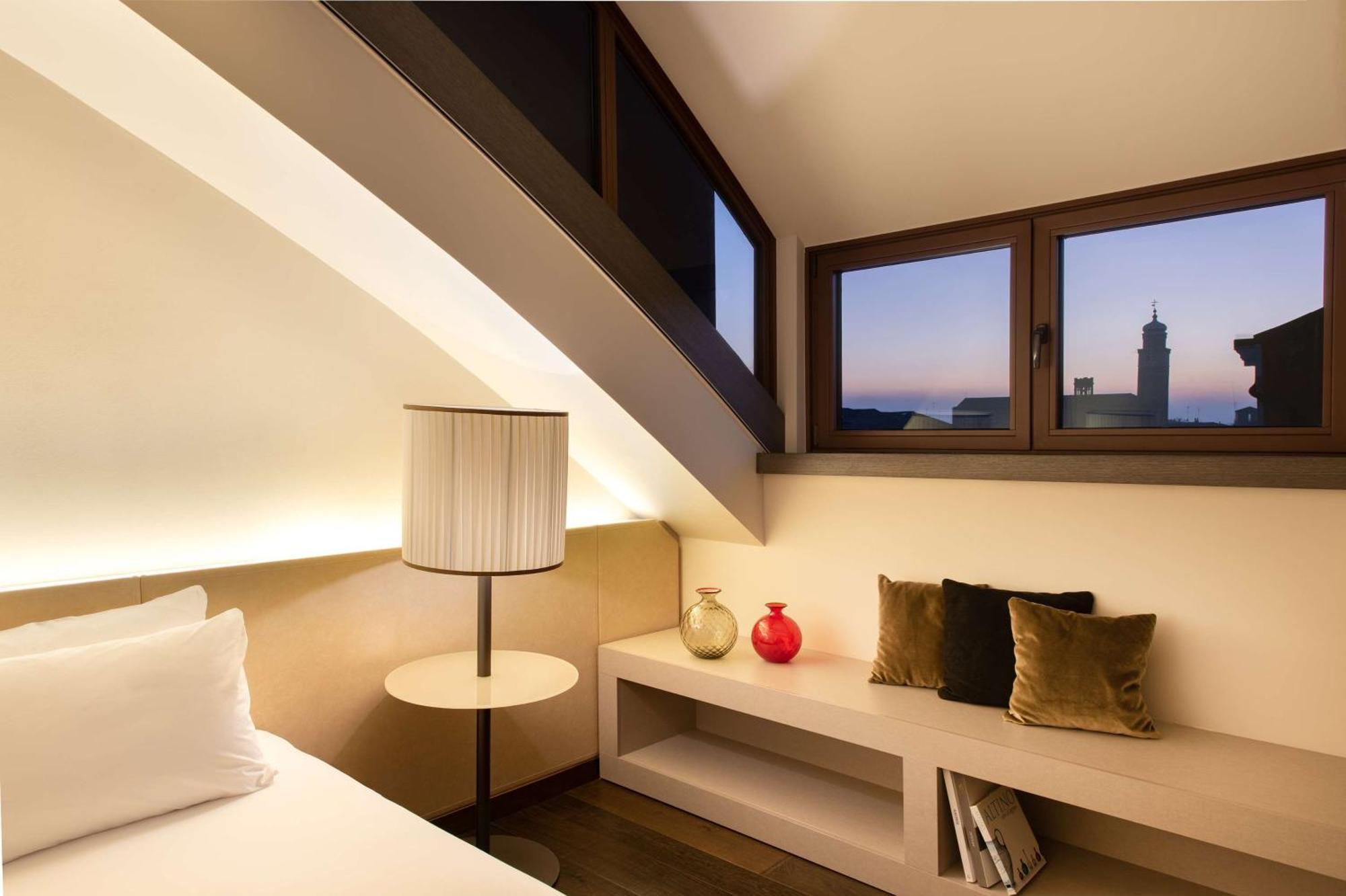 Junior King Suite Canal View