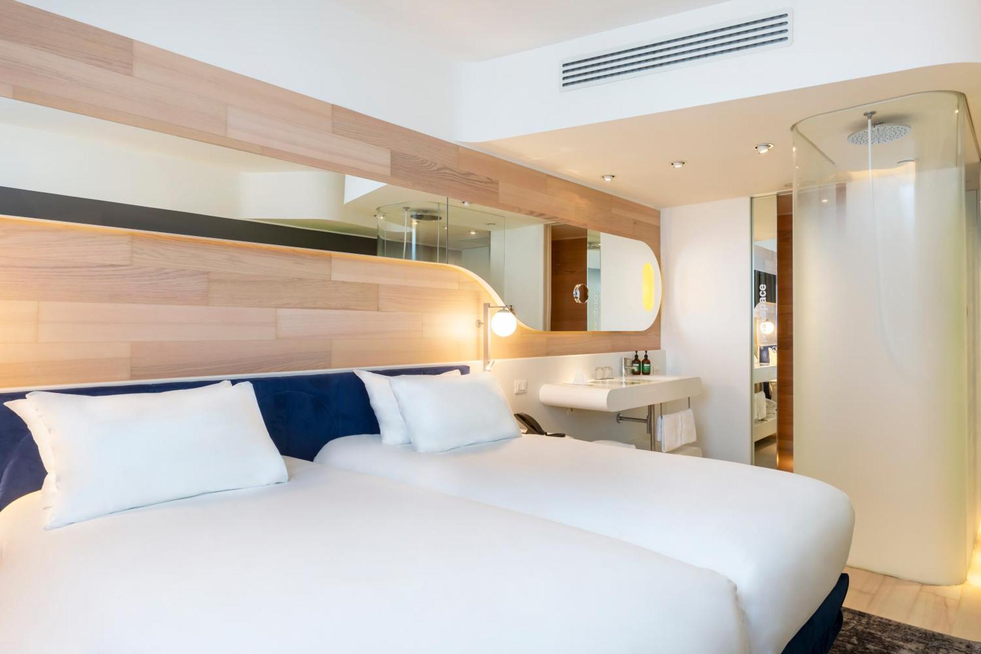 Standard Twin Room Two Twin Beds