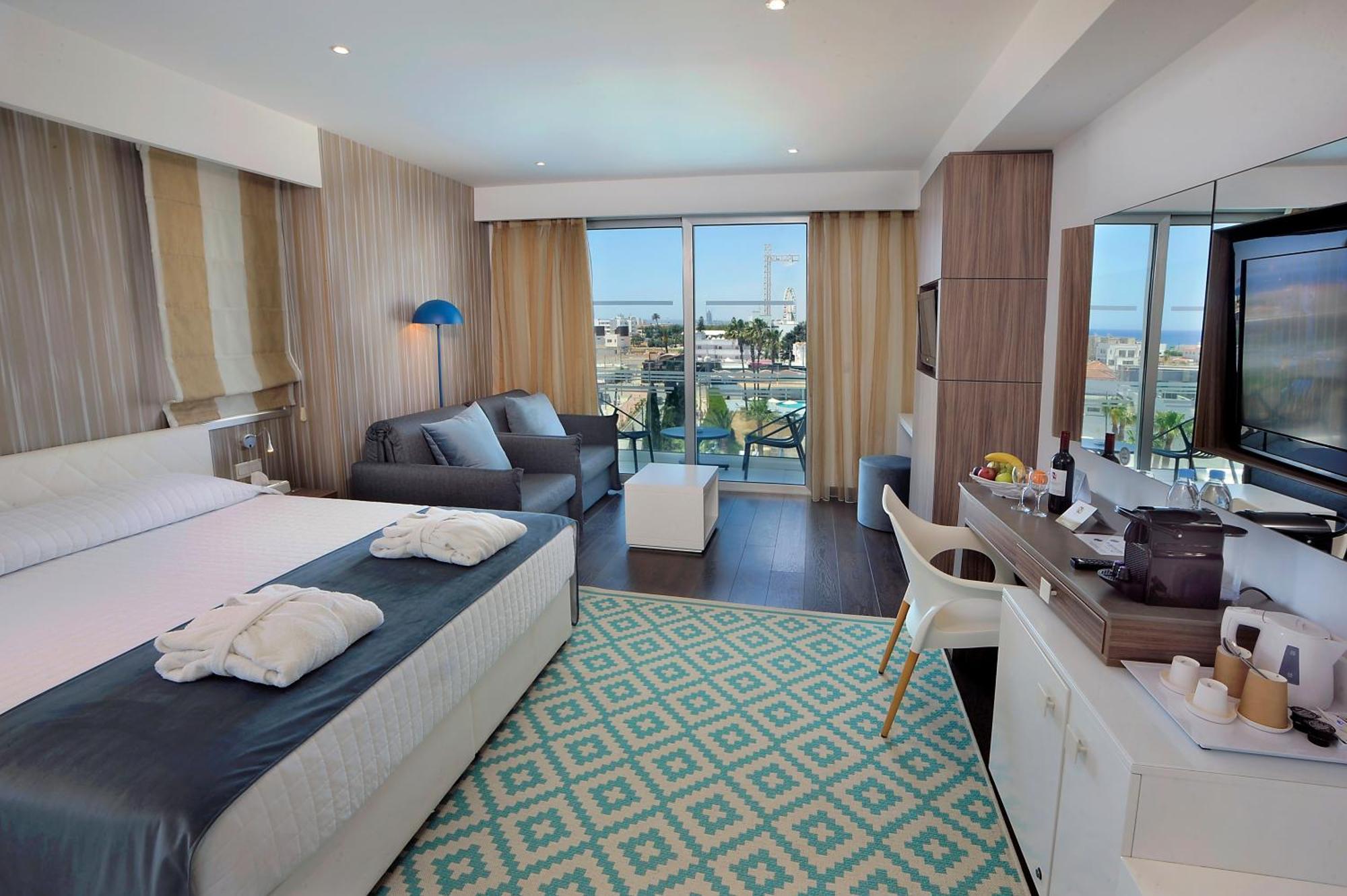 Family Junior Suite,1234272062:JPEG