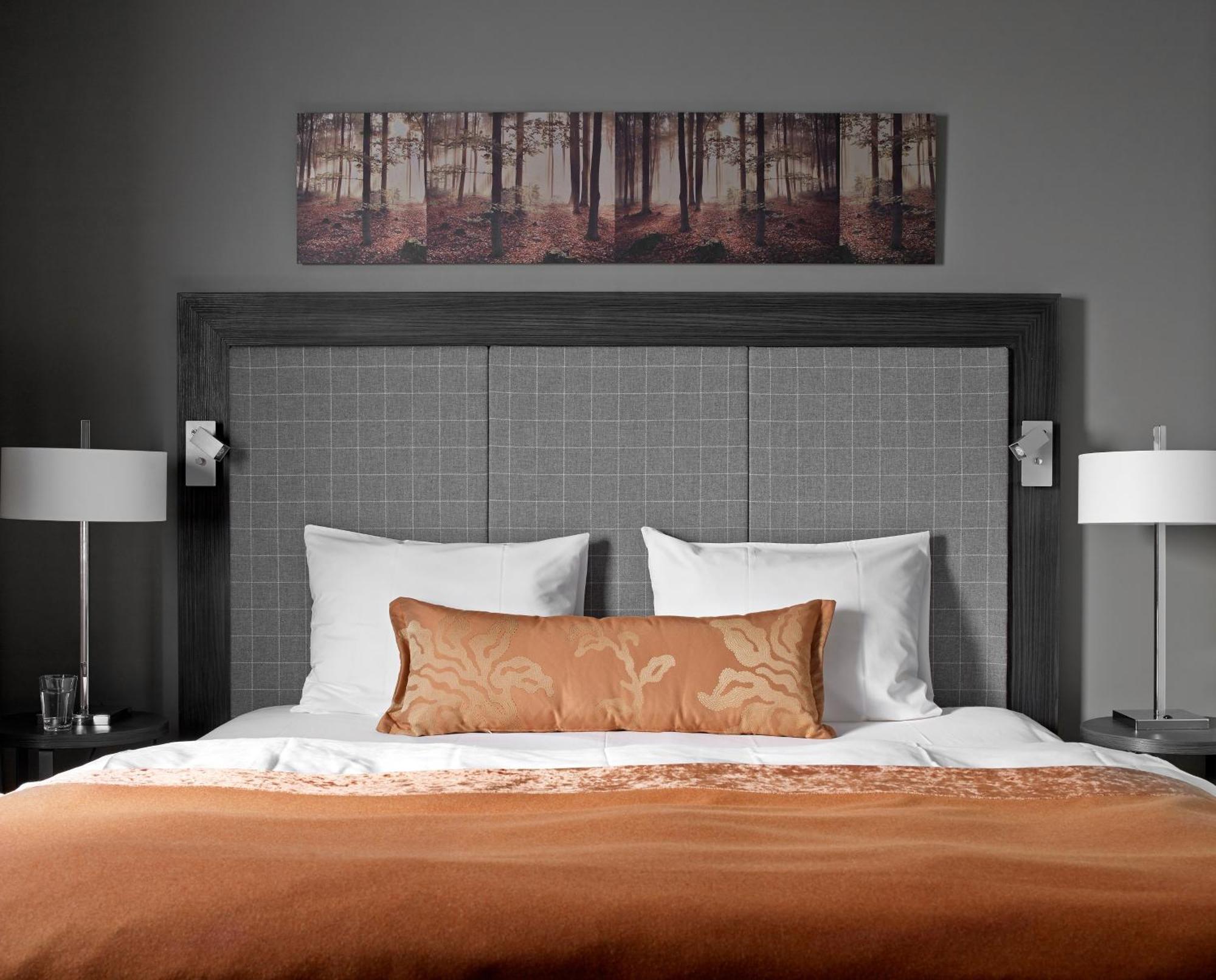 Double Room Economy