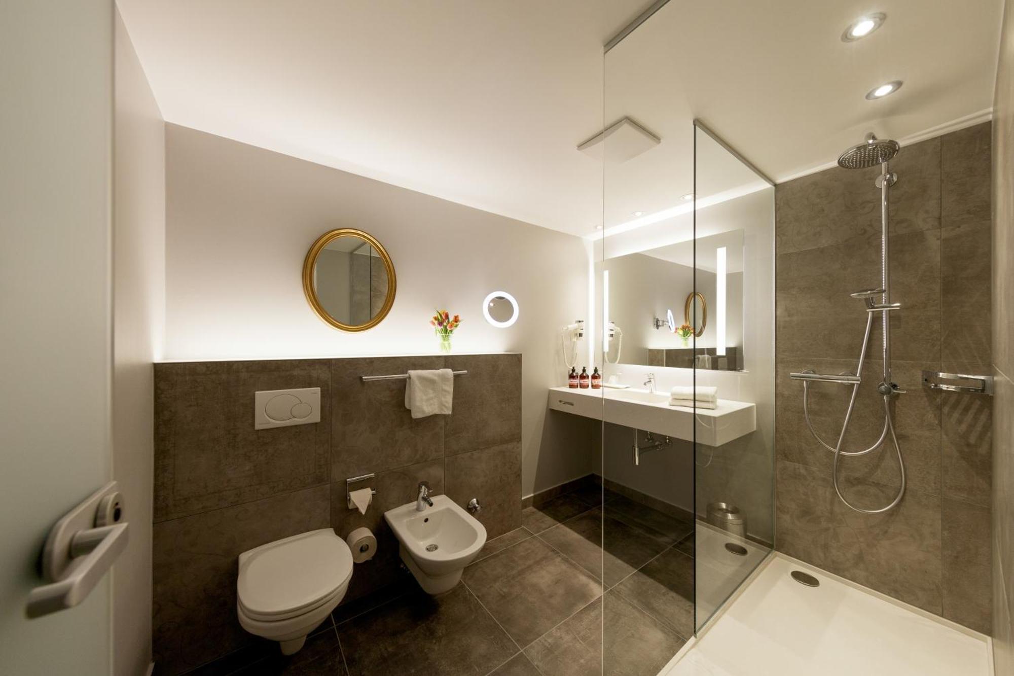 Deluxe Double or Twin Room Street View