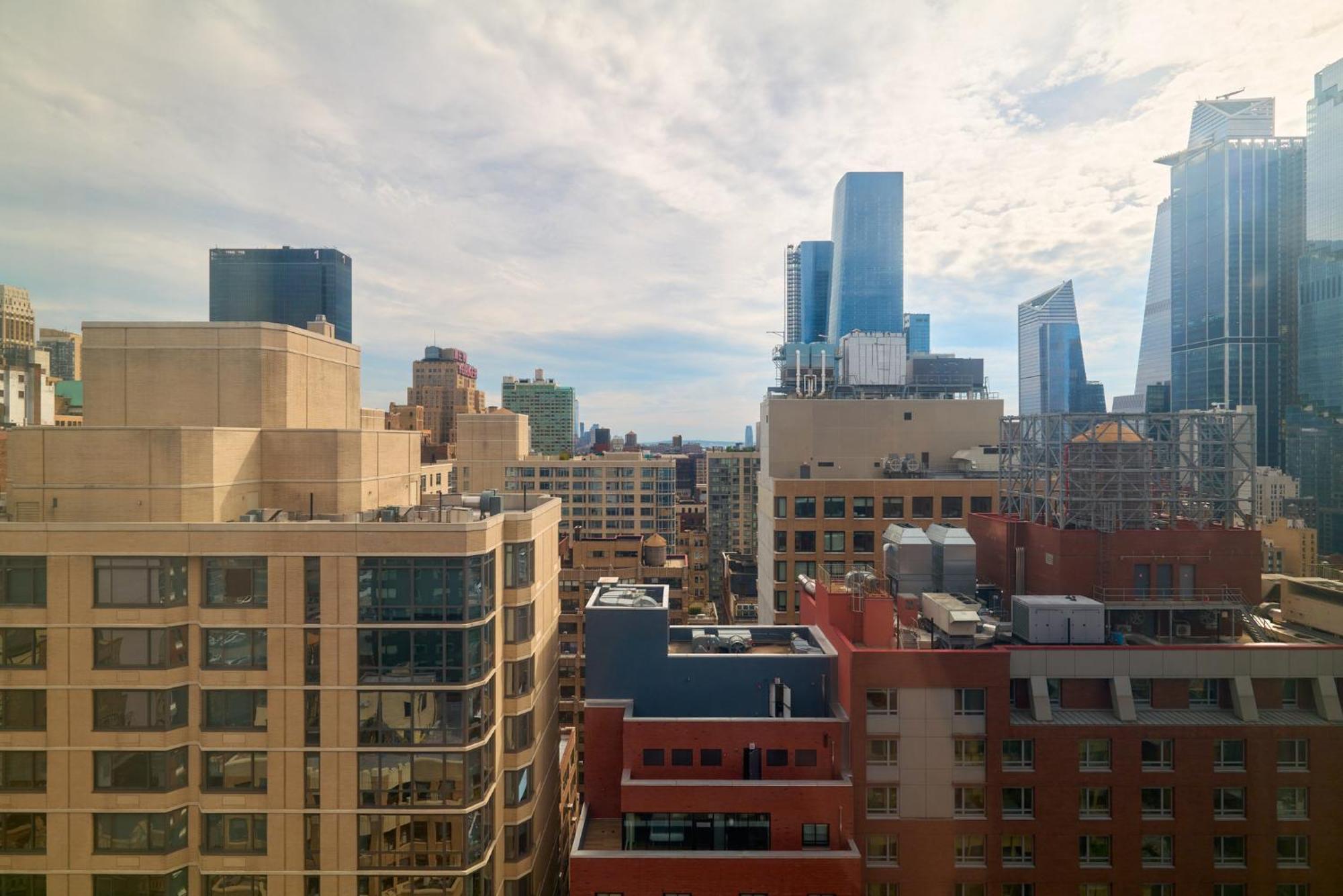 Studio Queen Suite High Floor