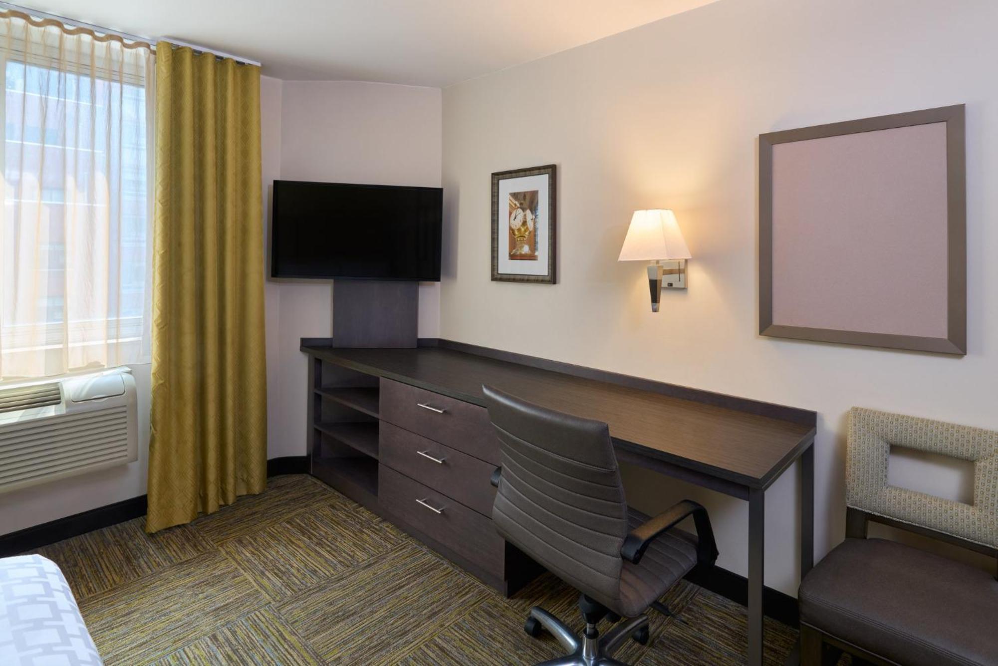 Studio Queen Suite High Floor