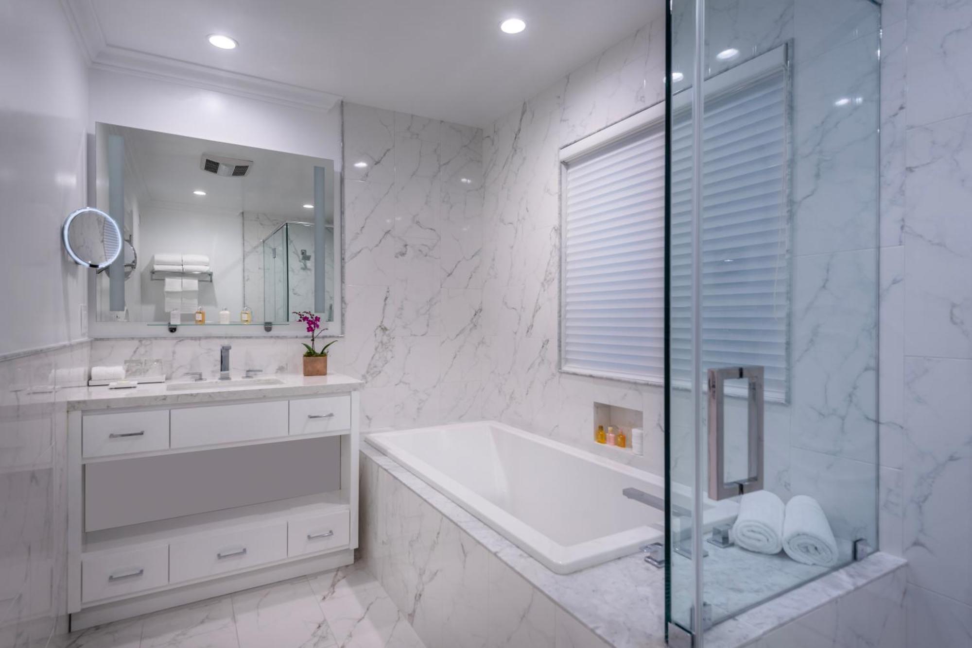 Queen Junior Suite
