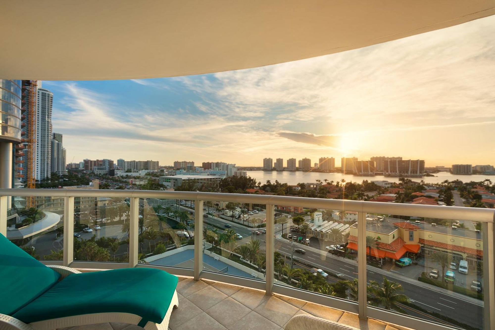 Deluxe One-Bedroom Bayfront Suite