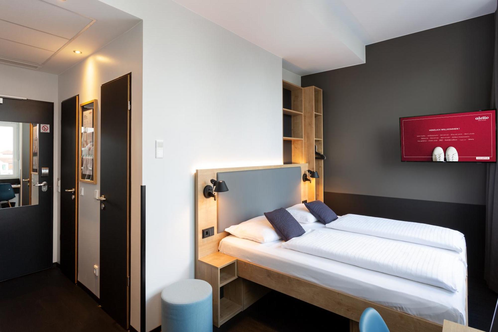 Six-Bed Room