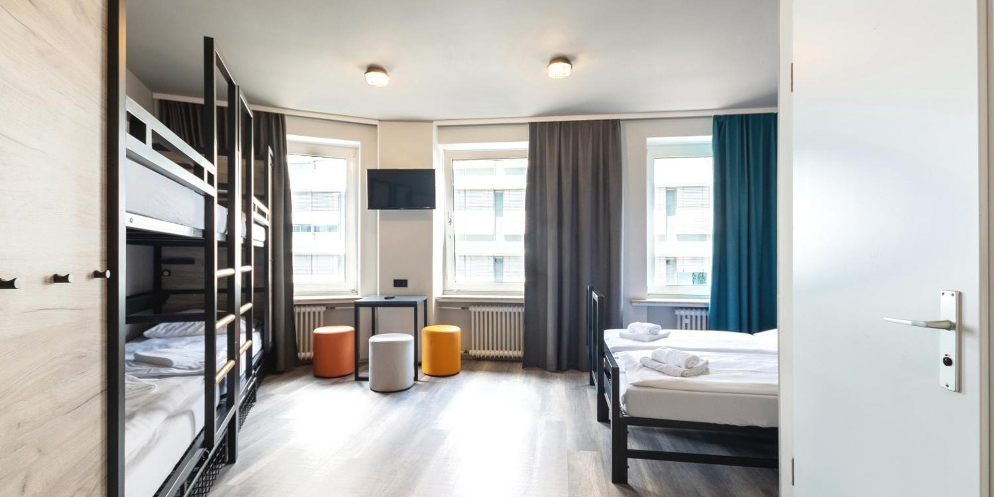 Bed 6-Bed Dormitory Room