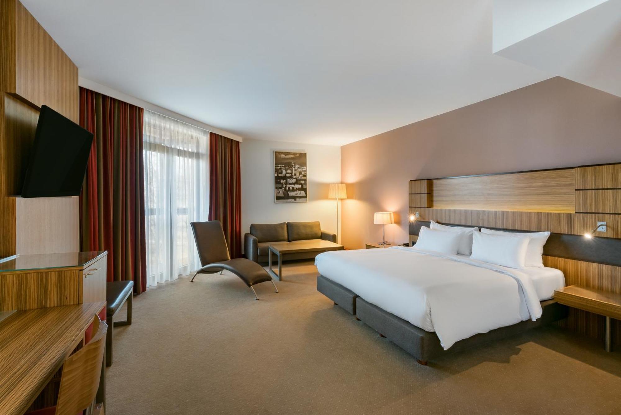 Junior Suite,1771508198:JPEG