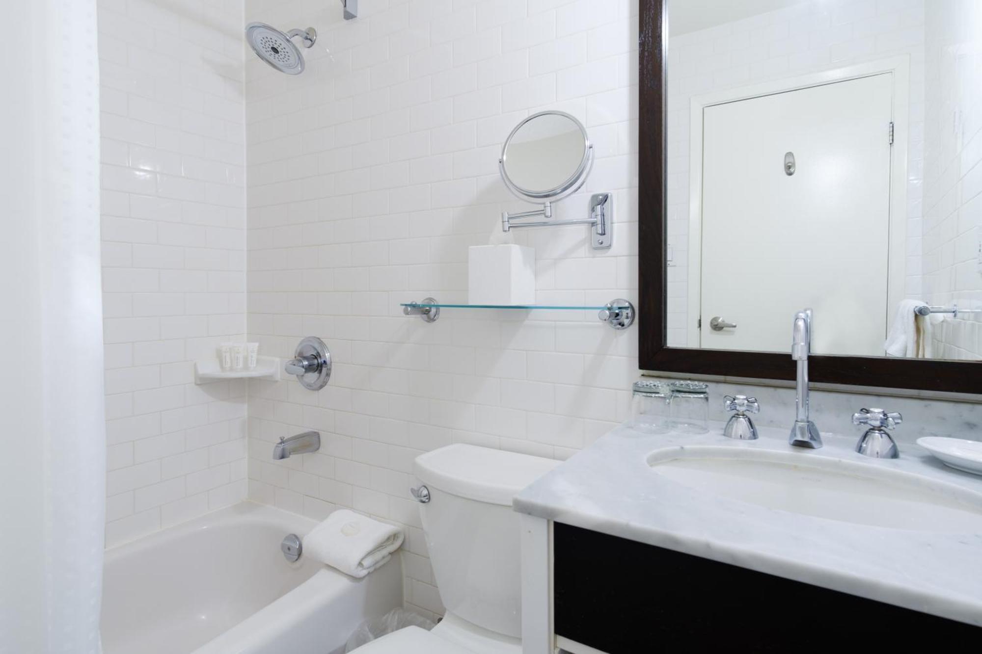 Intimate Queen Room