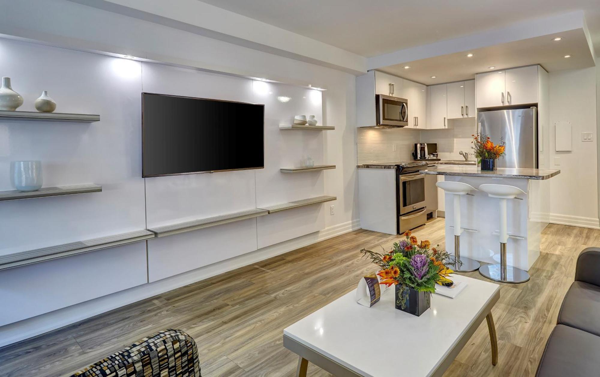 Deluxe King Suite