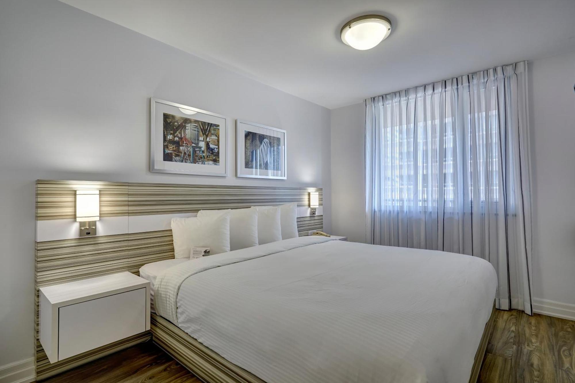 Deluxe King Suite