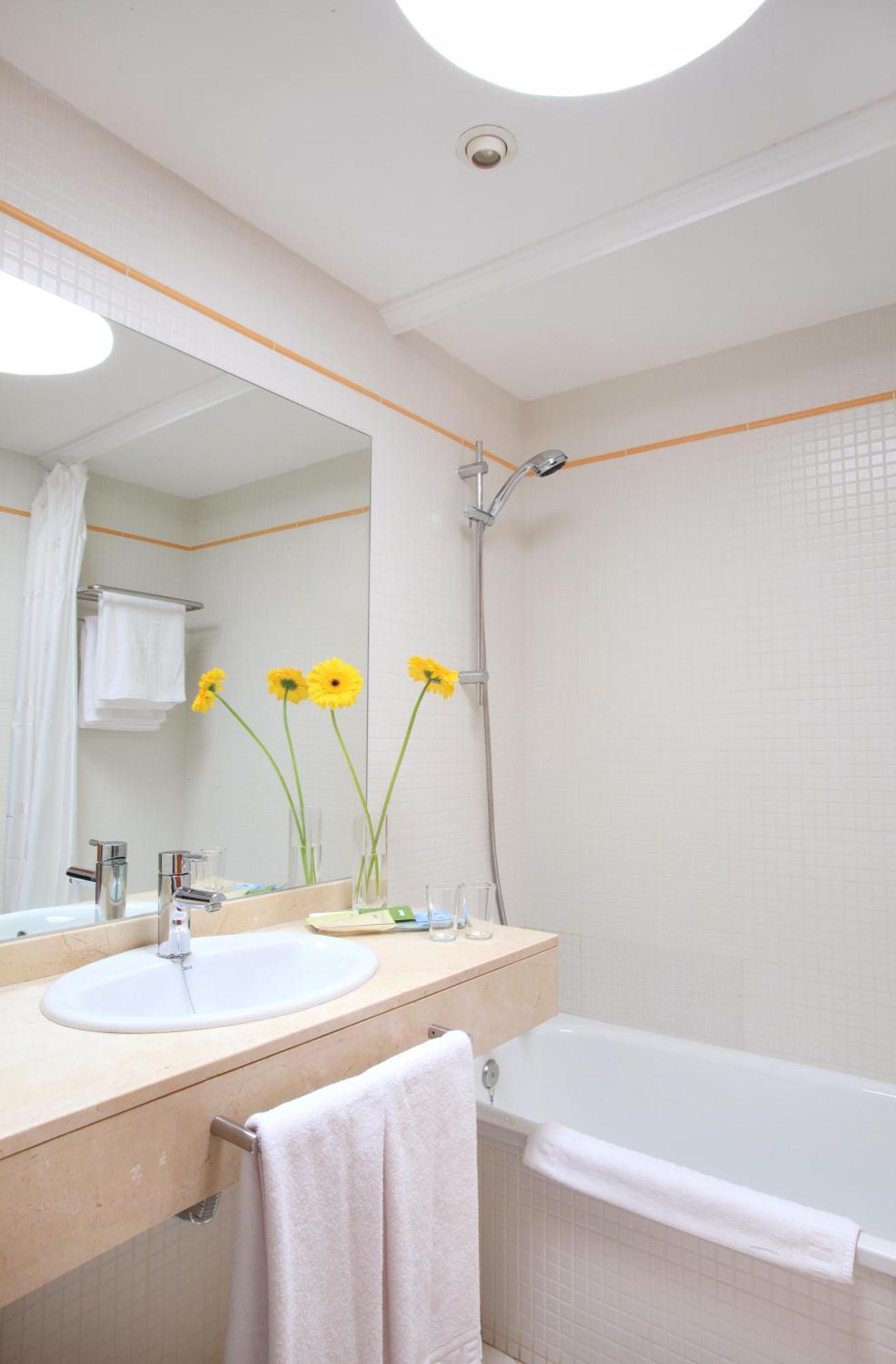 One-Bedroom Bungalow (2 Adults + 3 Children),1436242843:JPEG