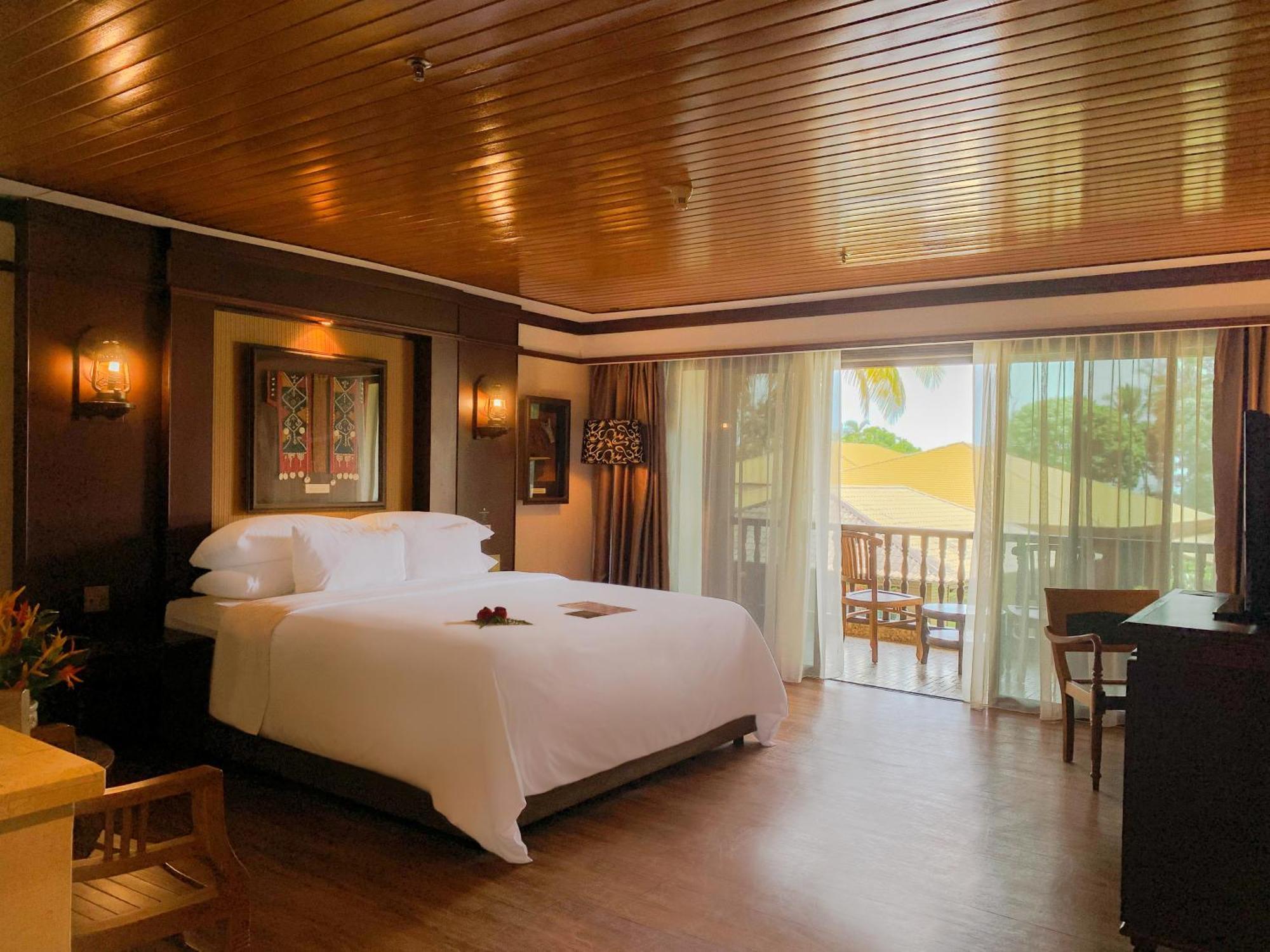 Standard Balcony One King Bed