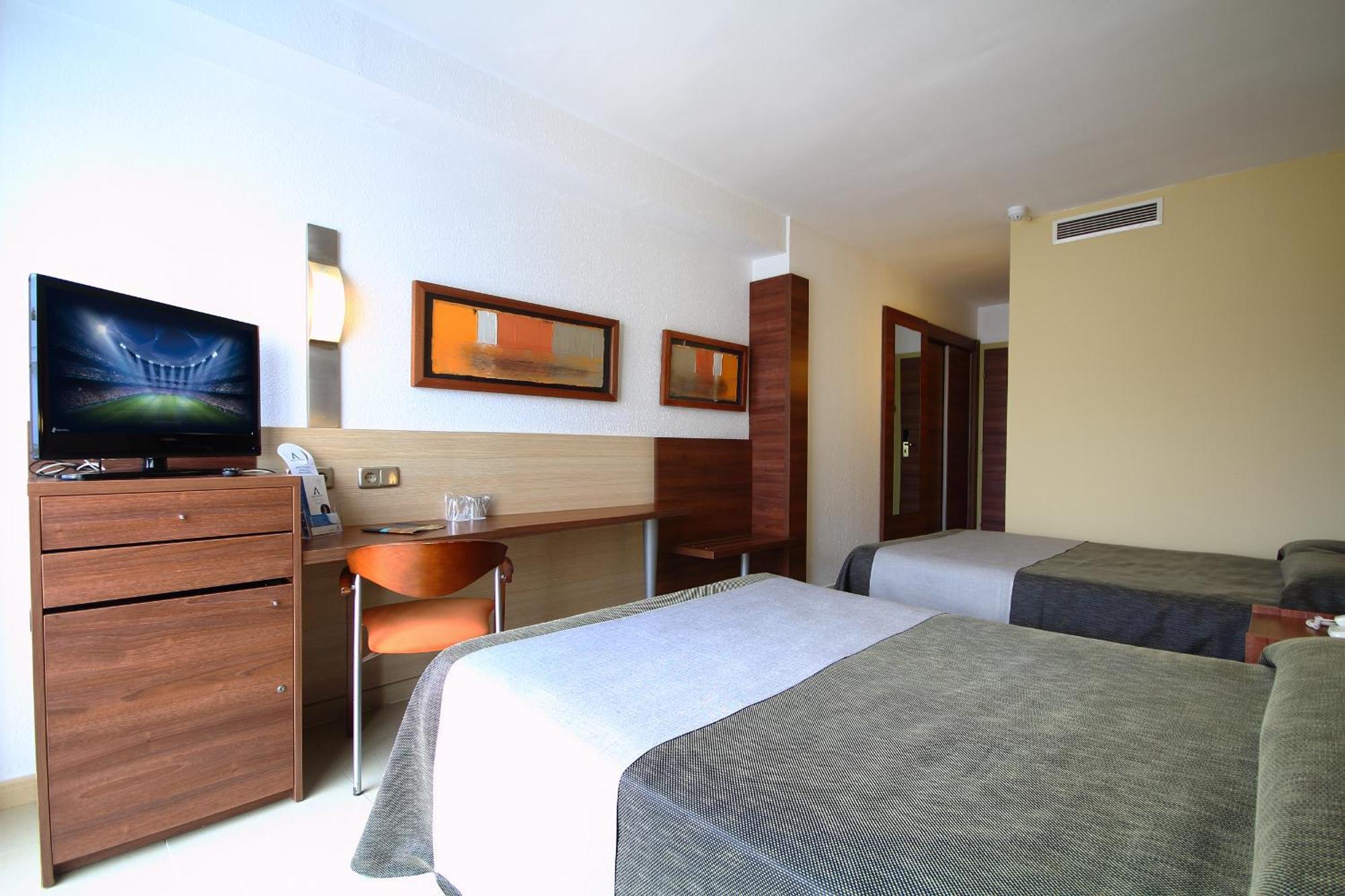 Chambre Triple (3 Adultes)
