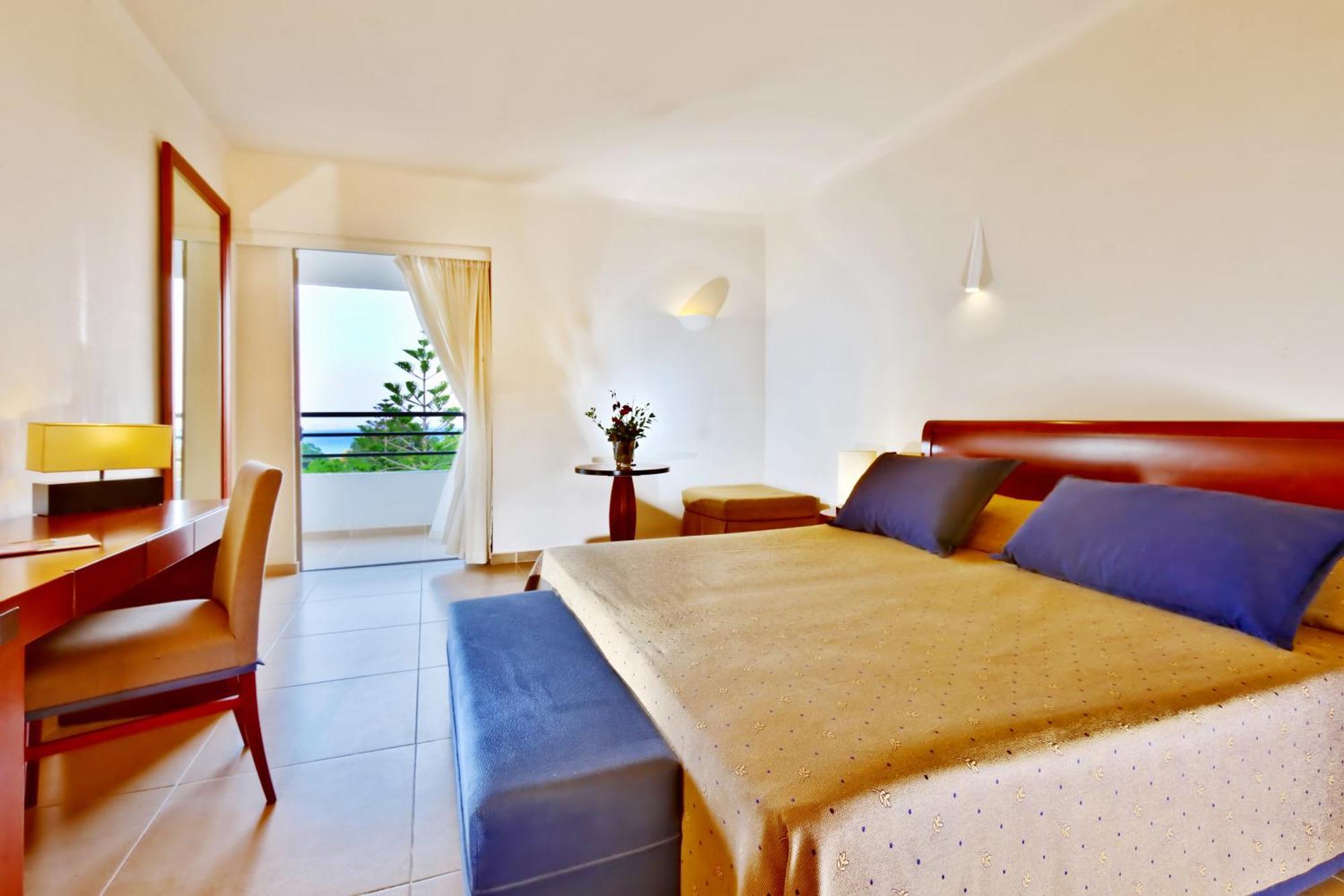 Double or Twin Room Side Sea View