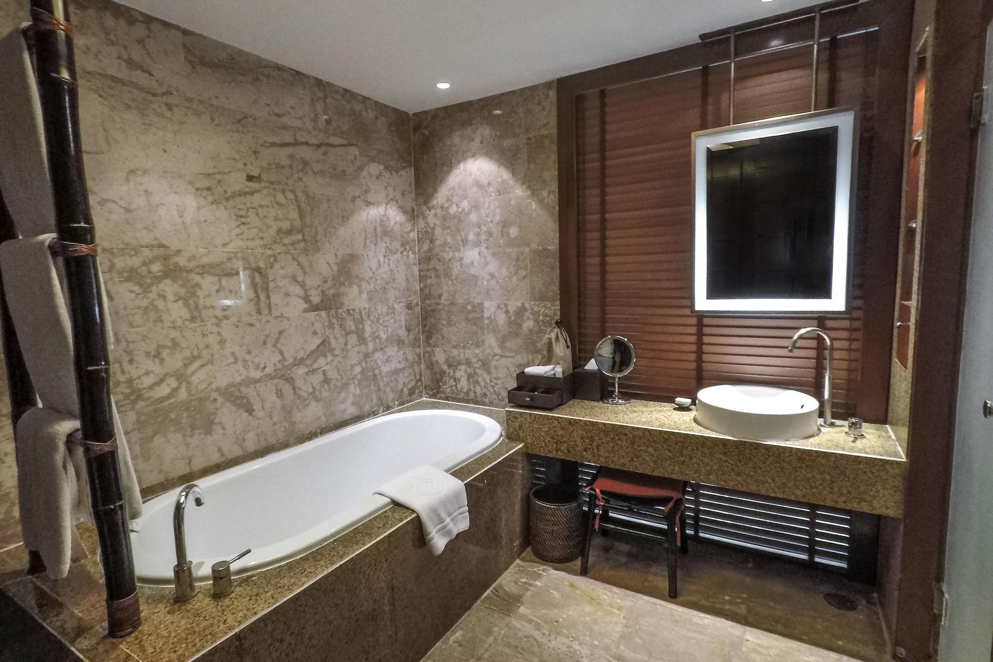 Premium Deluxe Zimmer mit Kingsize-Bett und Meerblick