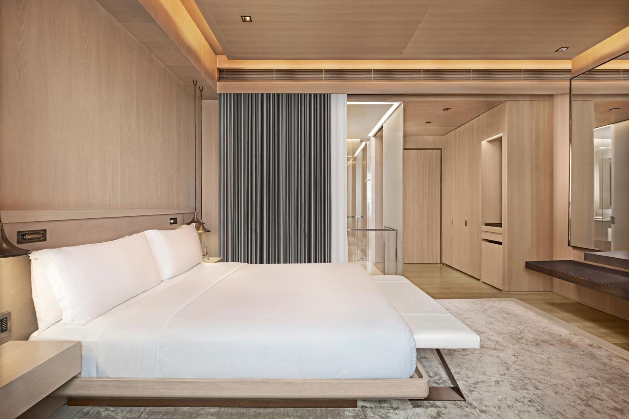 Habitación con cama extragrande.