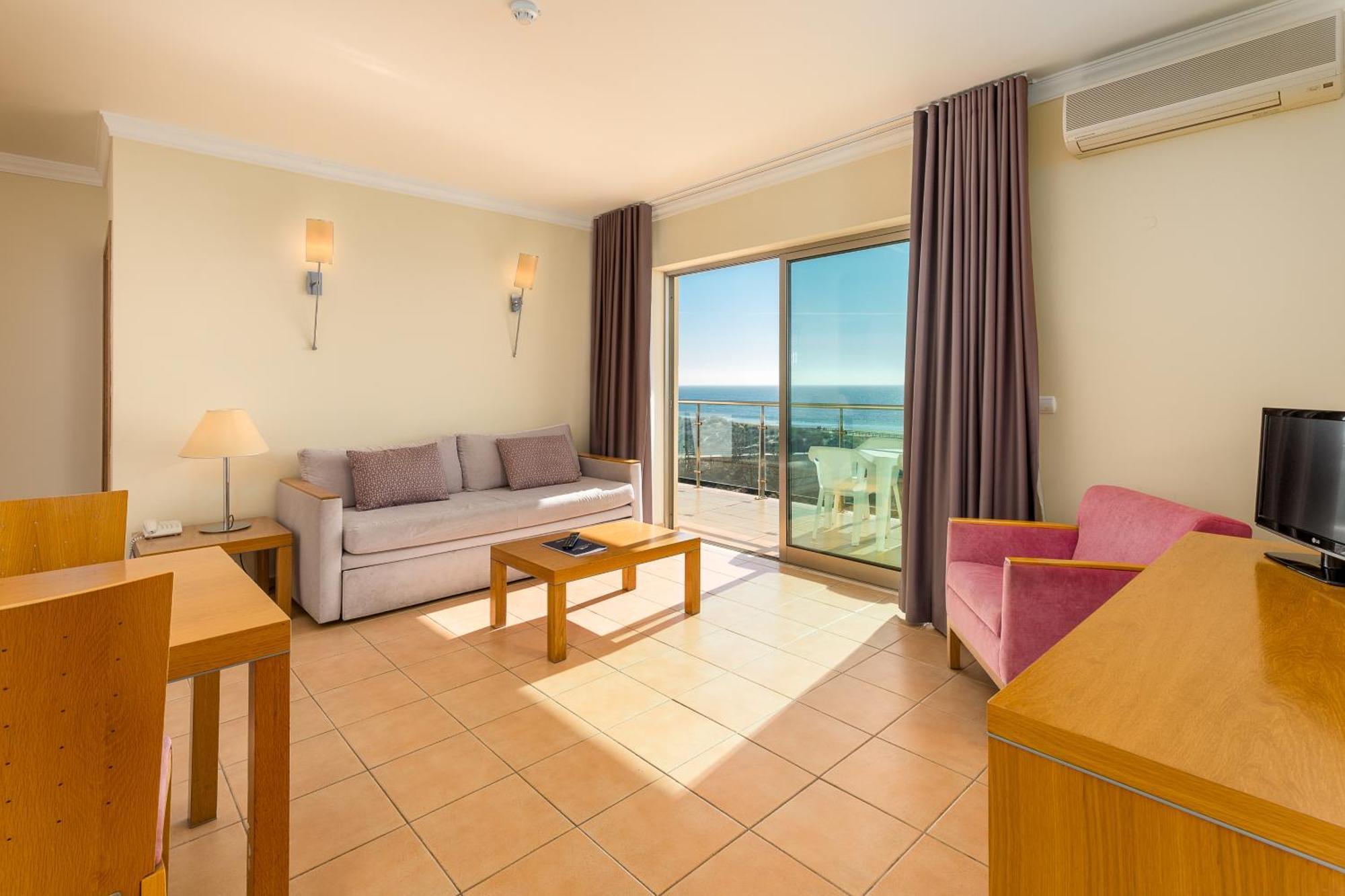One-Bedroom Apartment Sea View