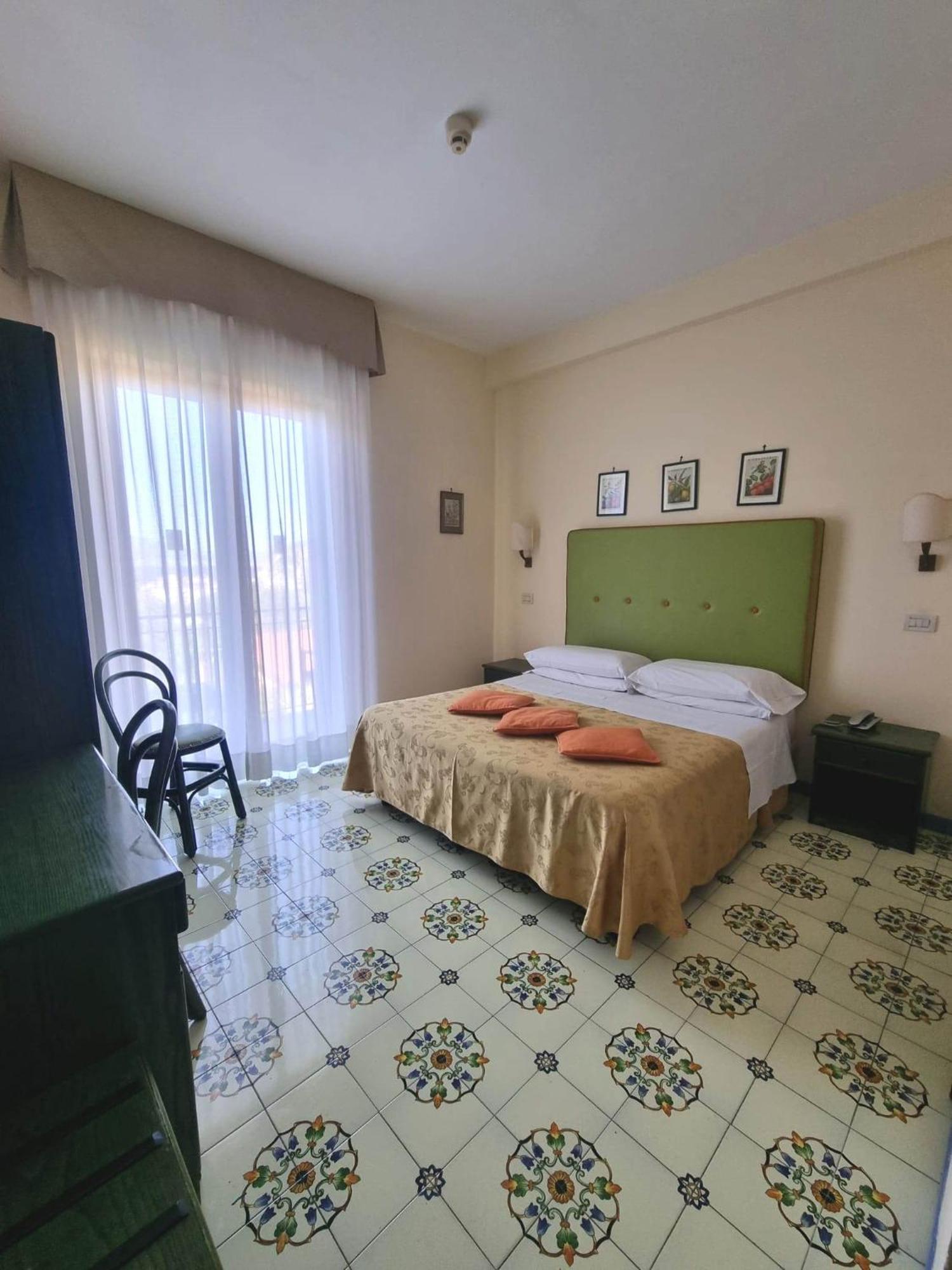 Double or Twin Room Sea View