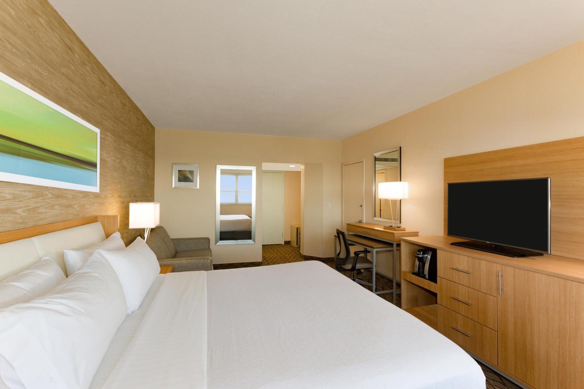 Standard King Room Ocean View