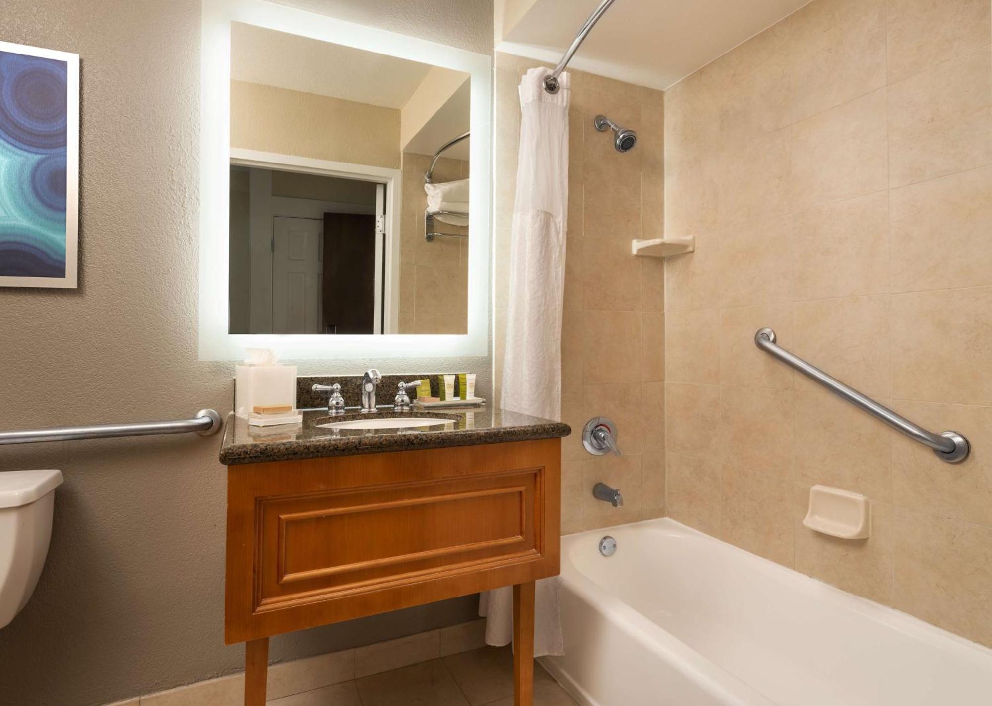 Habitación Doble con 2 camas dobles y bañera - Adaptada para personas de movilidad reducida