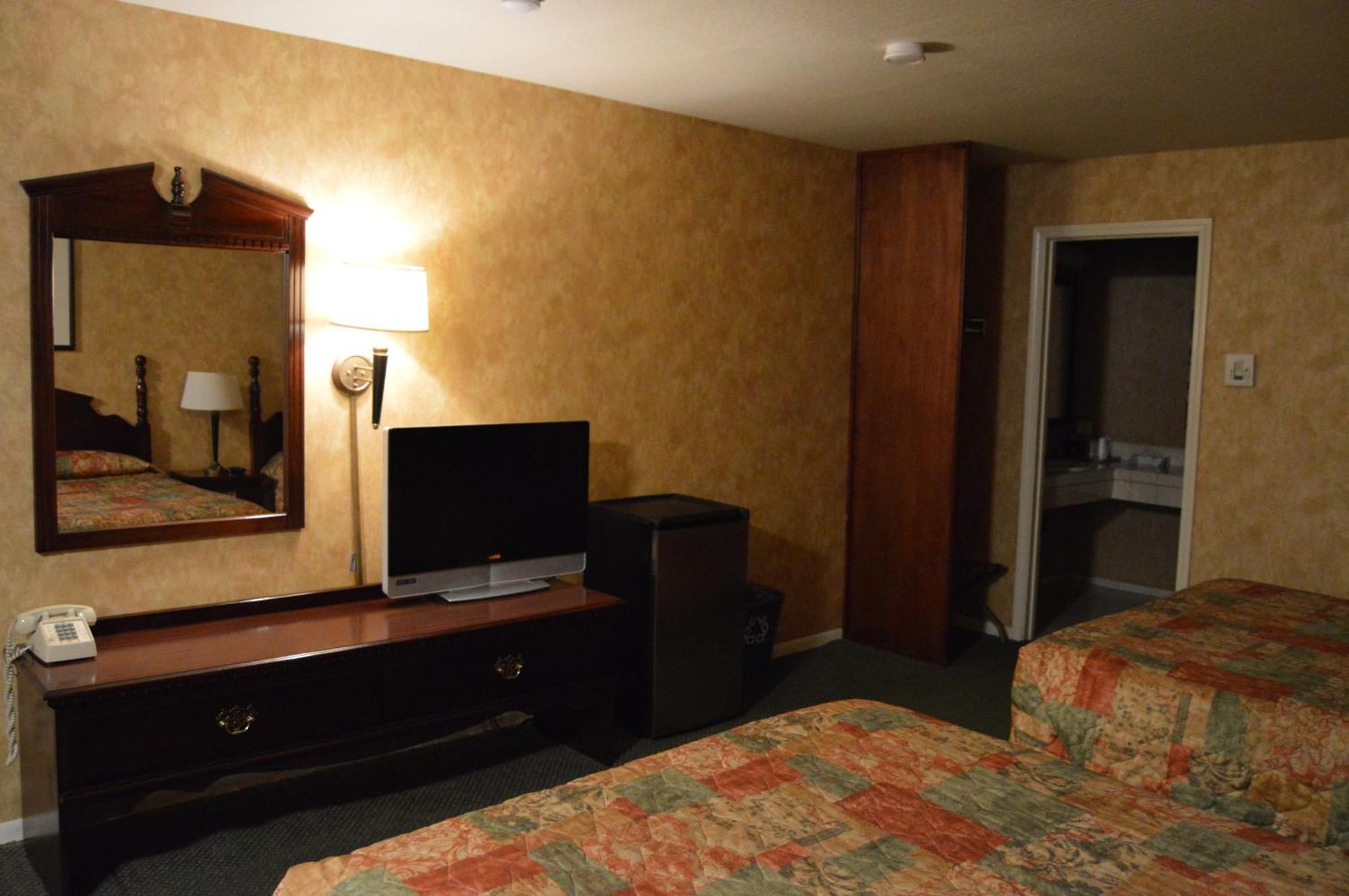 Queen Room Two Queen Beds