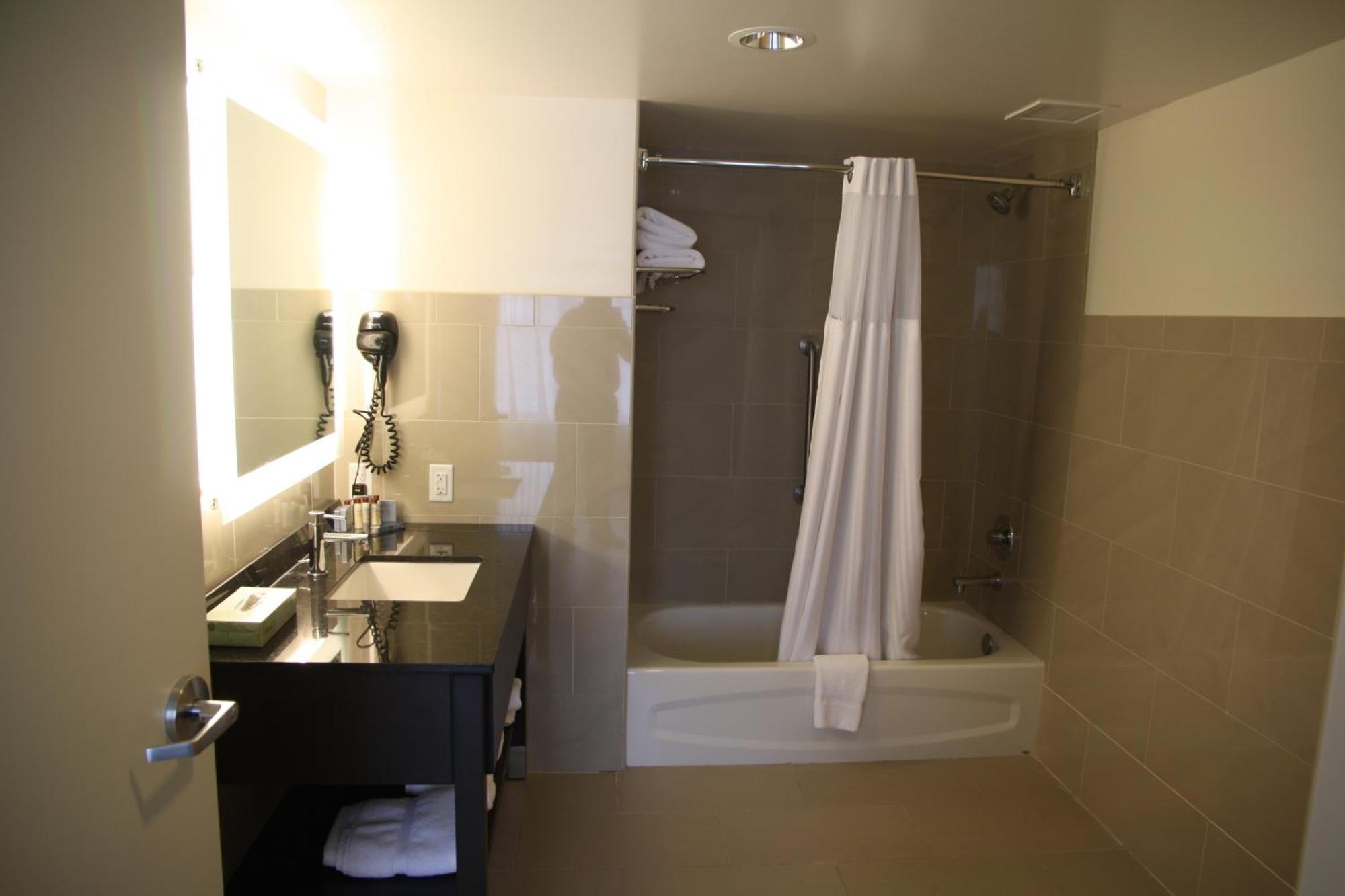Queen Room with Two Queen Beds - Non-Smoking,1439670796:JPEG