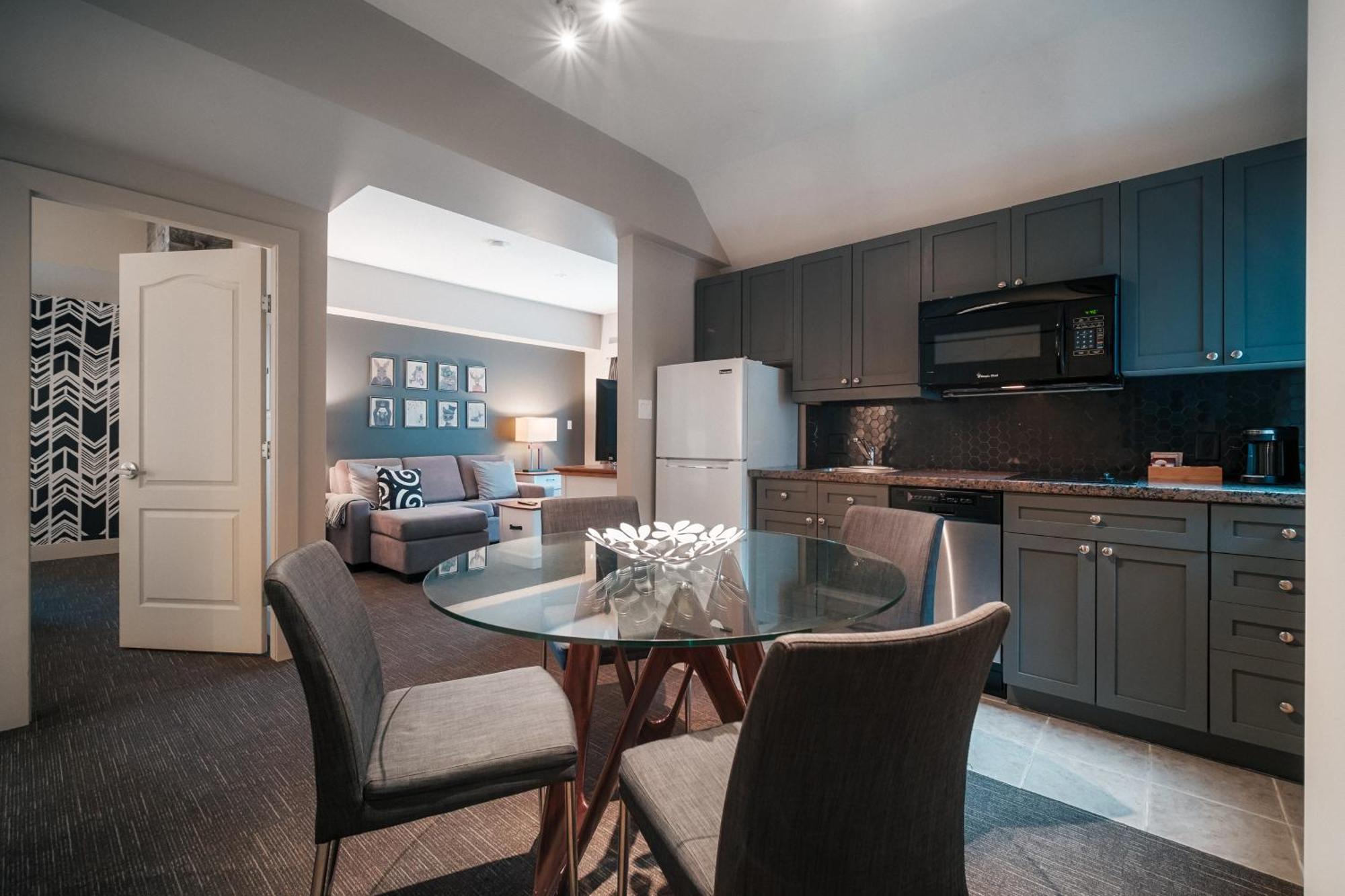 One-Bedroom King Suite