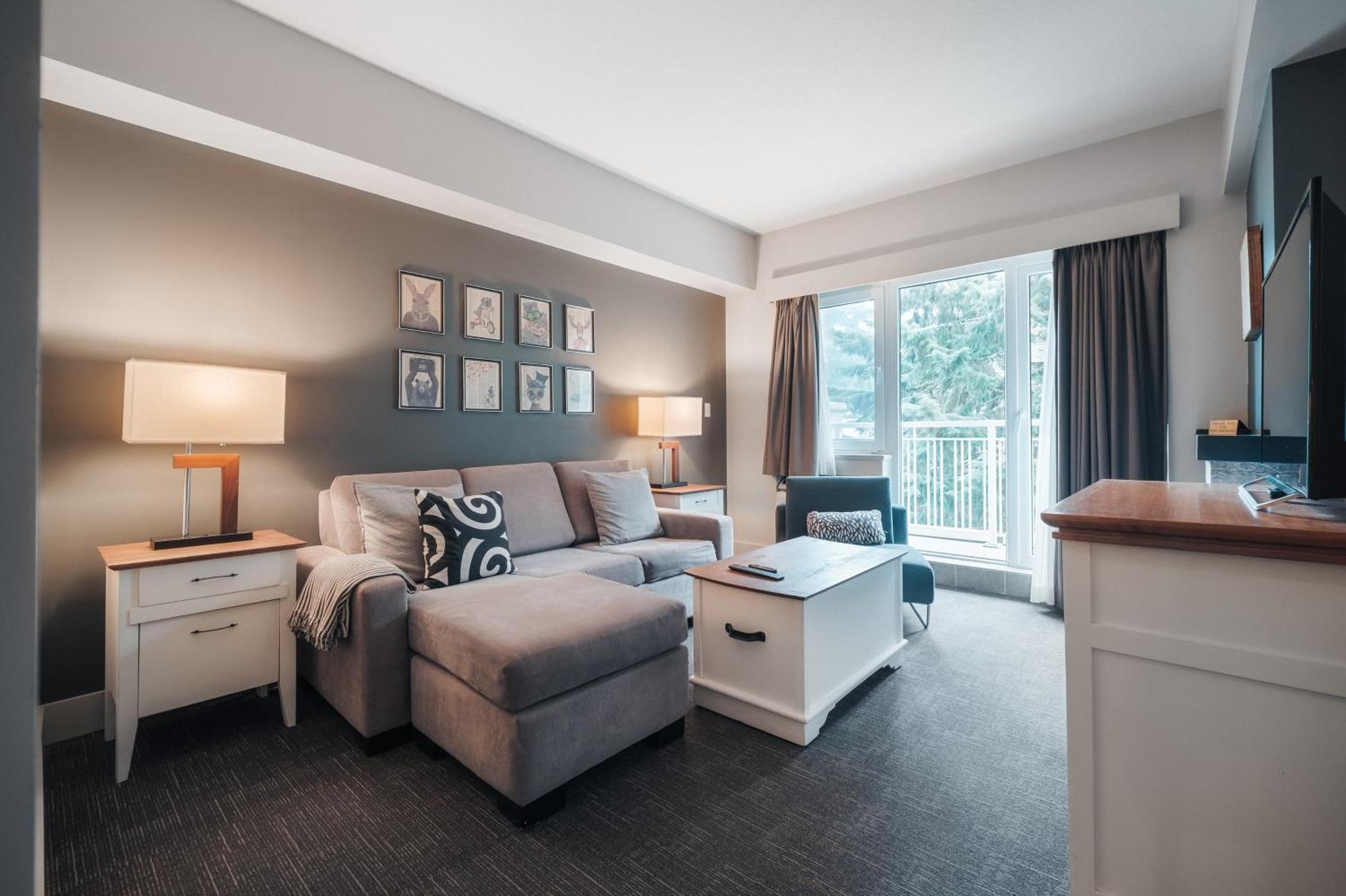 One-Bedroom King Suite